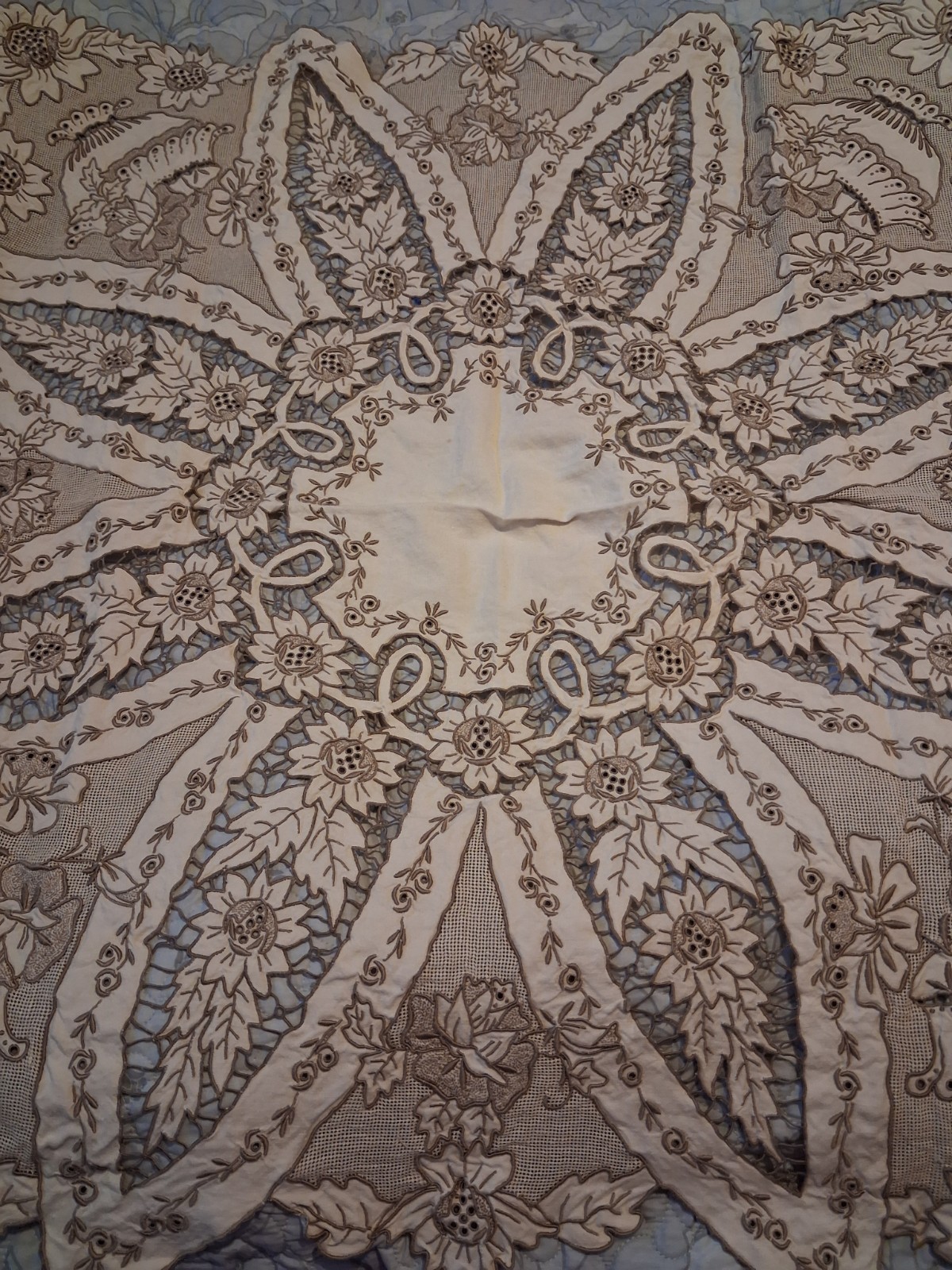 Vintage Madeira Hand Embroidered Cutwork Floral Linen Tablecloth 37