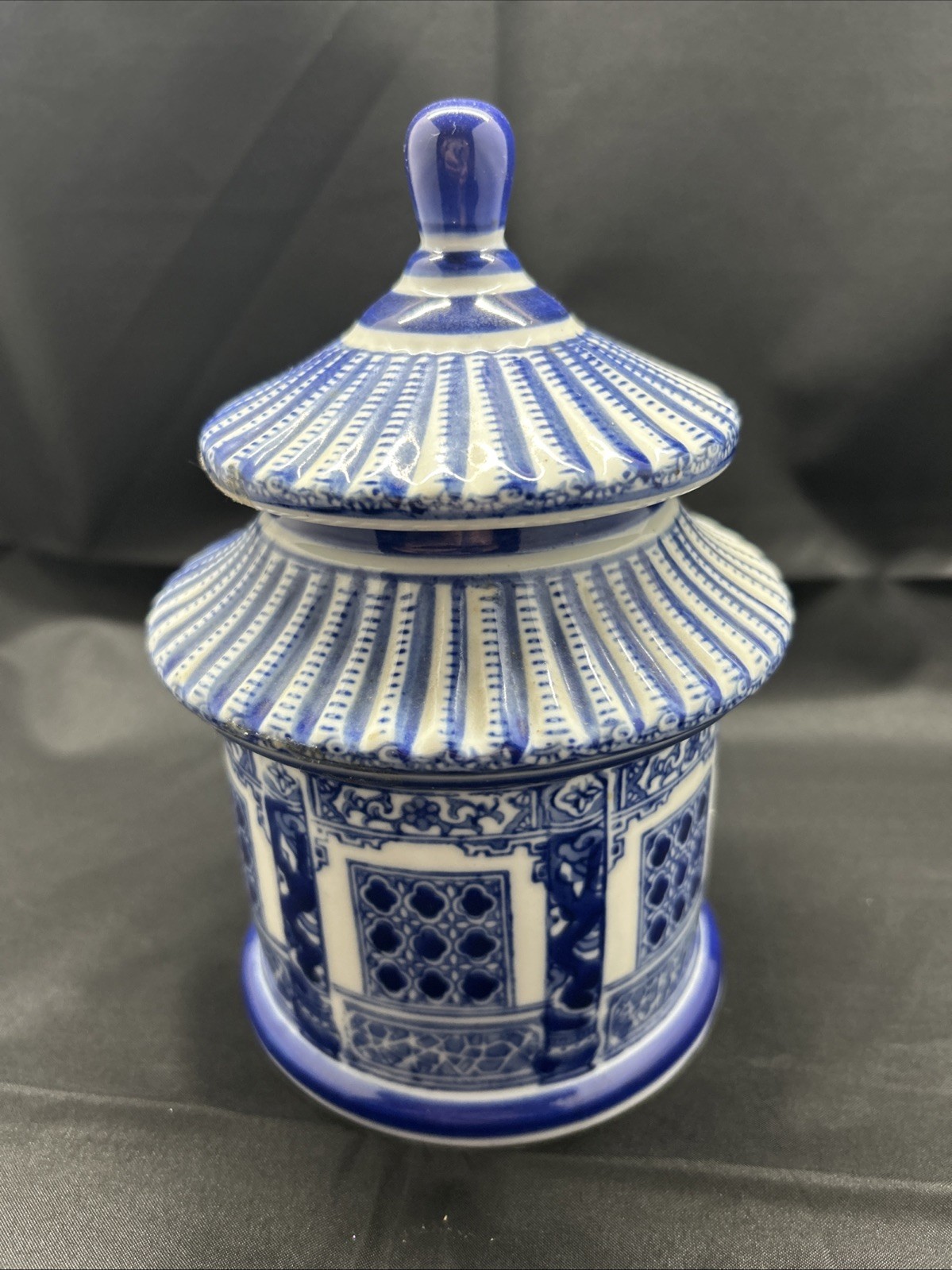 Blue White Chinese Porcelain Temple Ginger Jar Pagoda Chinoiserie Lidded 7\