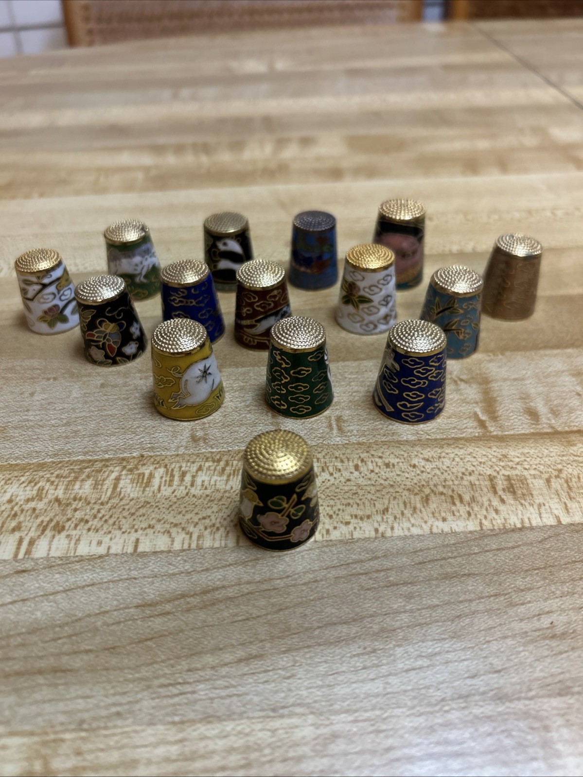 Lot of 15 Vintage cloisonné Thimbles Birds Flowers Butterfly New Year Gold Tone
