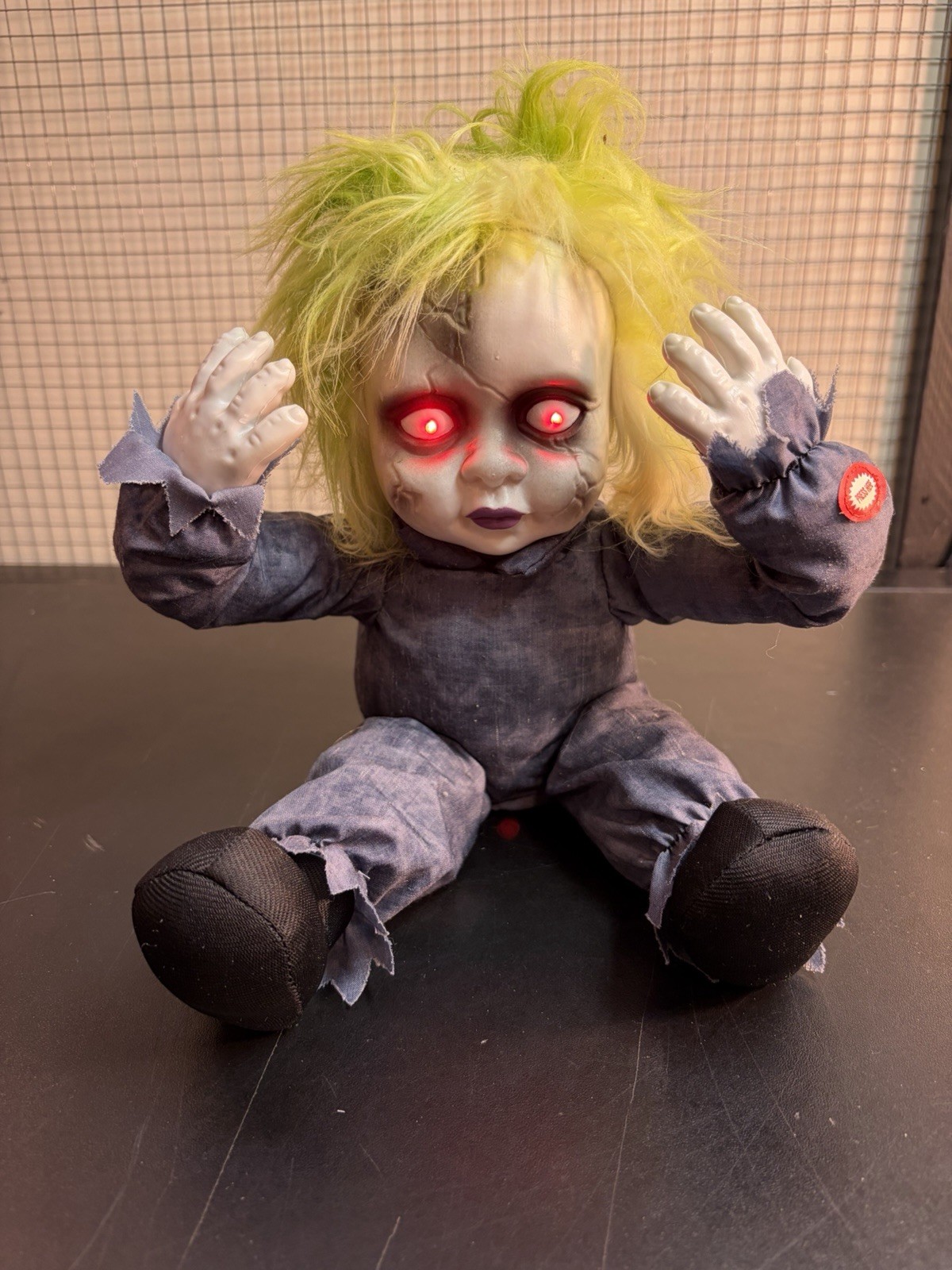 Vintage Giggles International Peekaboo Scary Doll Animated Speaks Eyes Lights Up