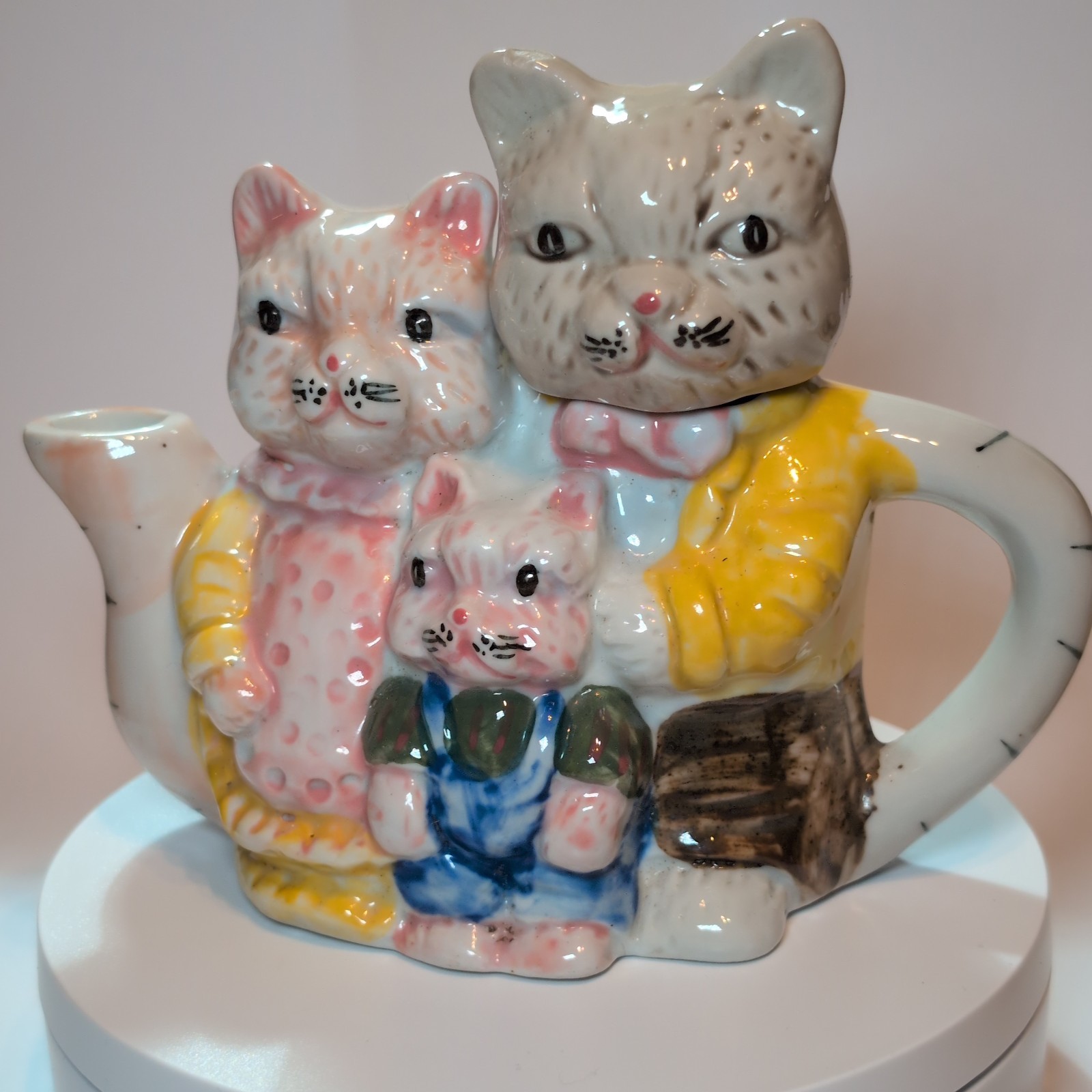 Vintage Kitsch Cat Family Teapot Retro Novelty Ceramic Dressed Cat Trio Teapot