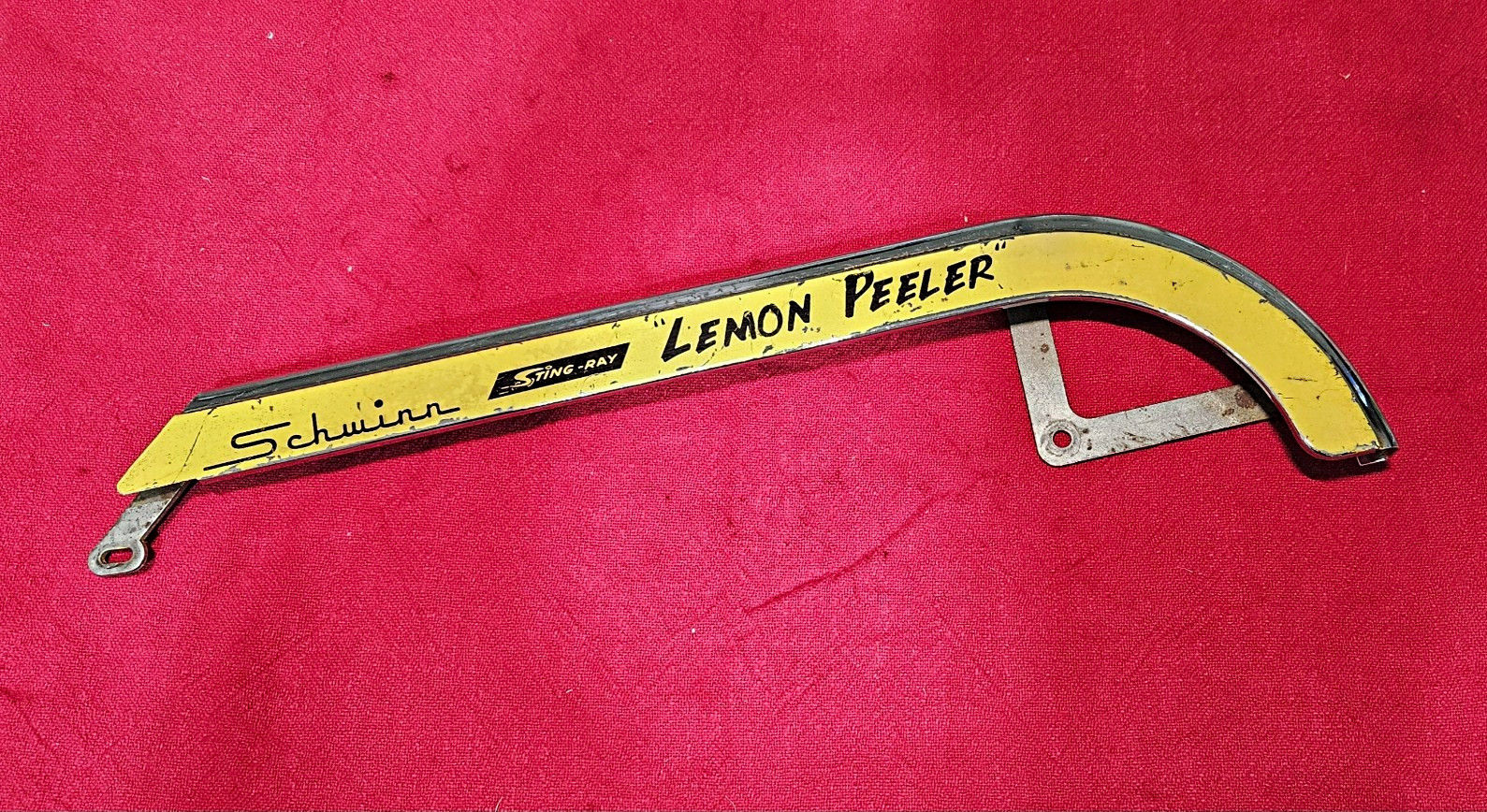 Vintage Schwinn Sting-Ray Lemon Peeler  Chain Guard Original Paint n Screen