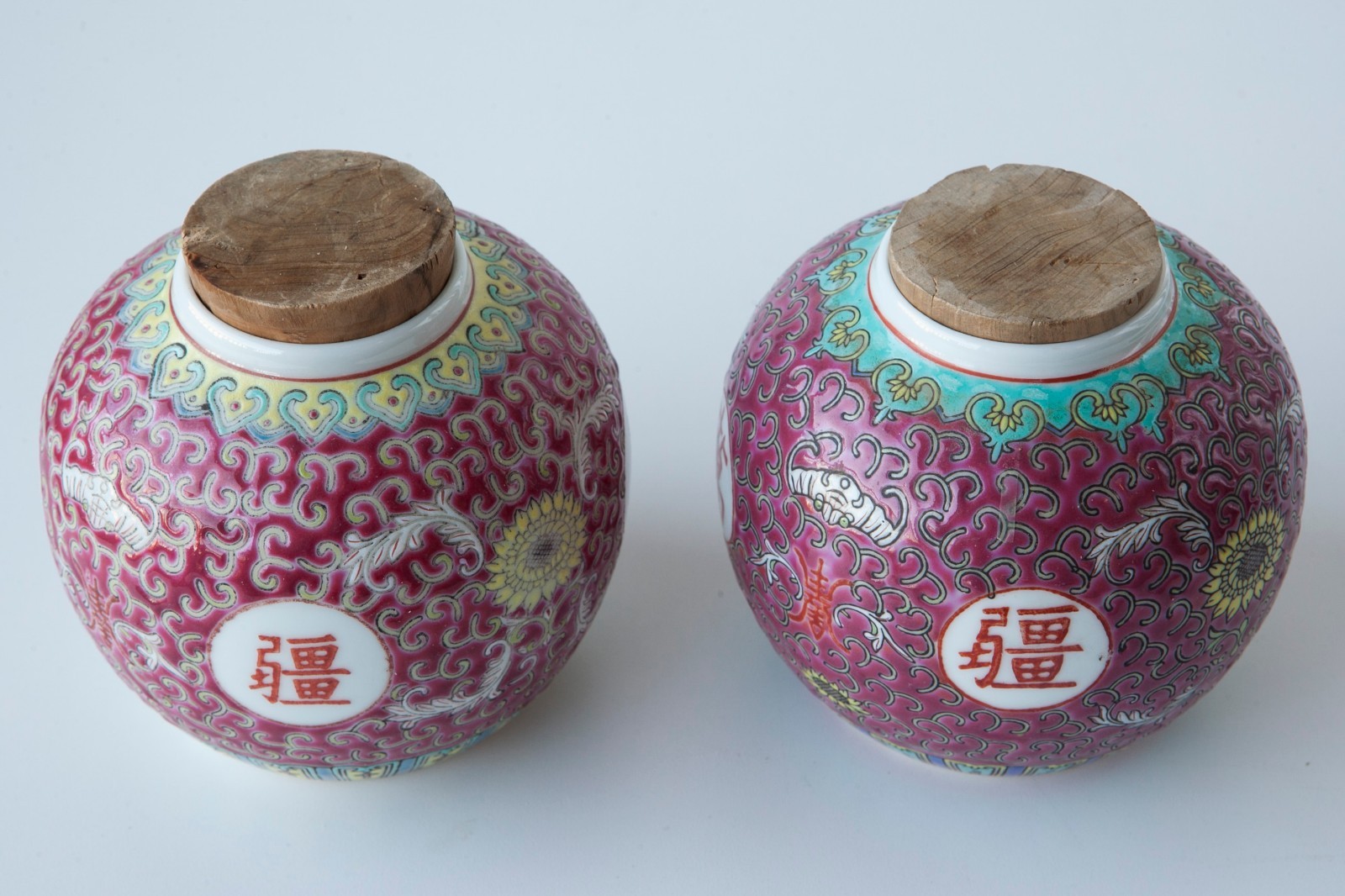 VINTAGE PAIR OF CHINESE MUN SHOU PORCELAIN GINGER JAR