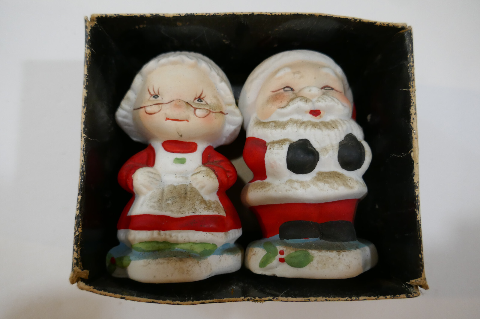 Vintage N.O.S. Pair Santa & Mrs Cluas  Salt & Pepper Shakers in box