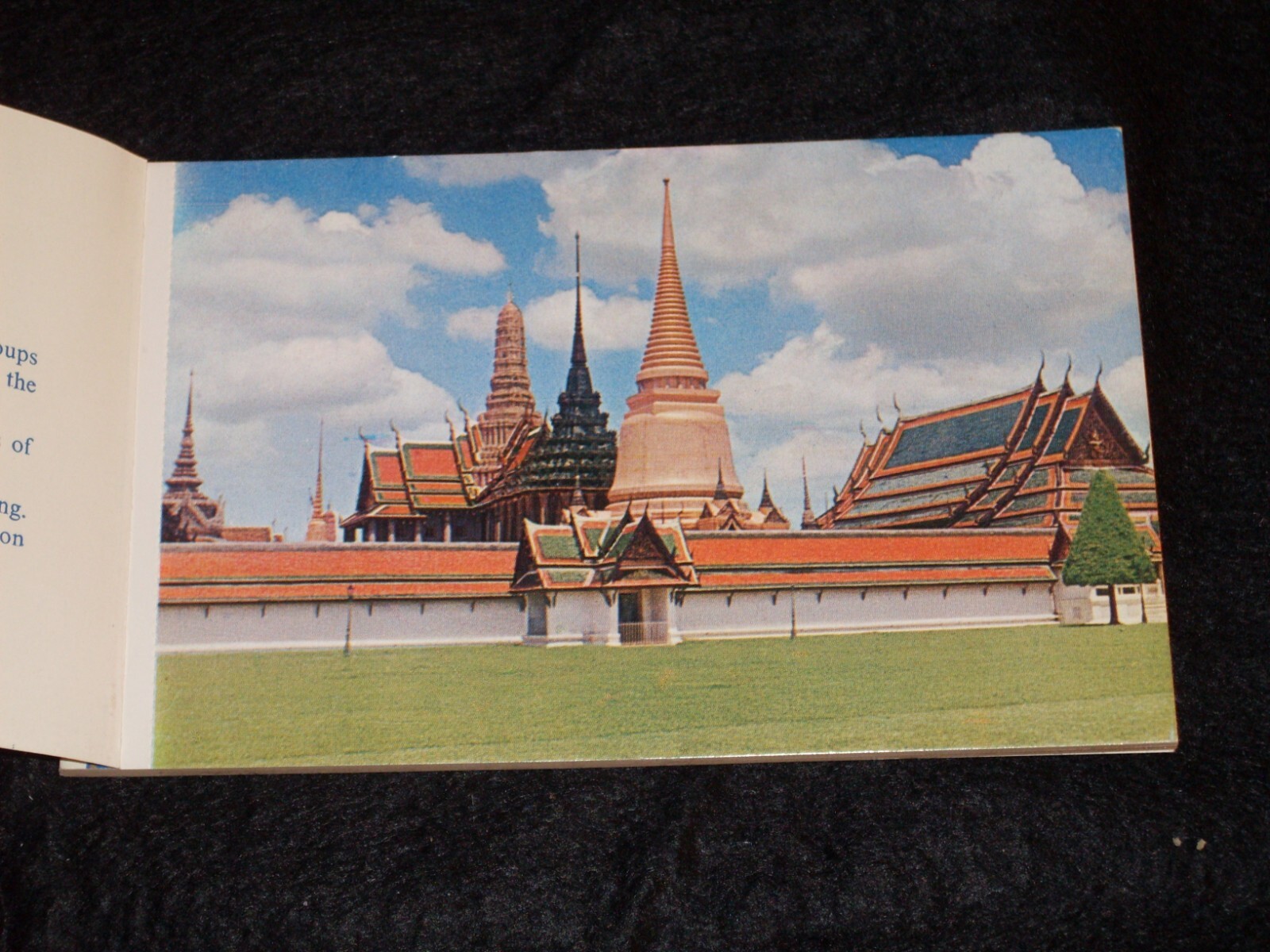 1969 Thai Grand Palace Souvenir Post Card Book. 10 color unused photo post cards