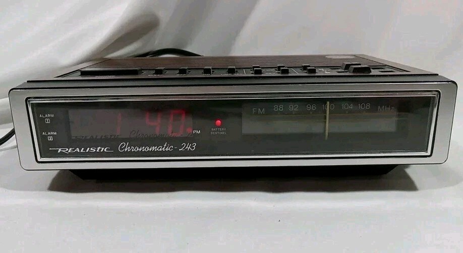 Vintage Realistic Chronomatic 243 AM FM Radio Digital Alarm Clock Works 1986