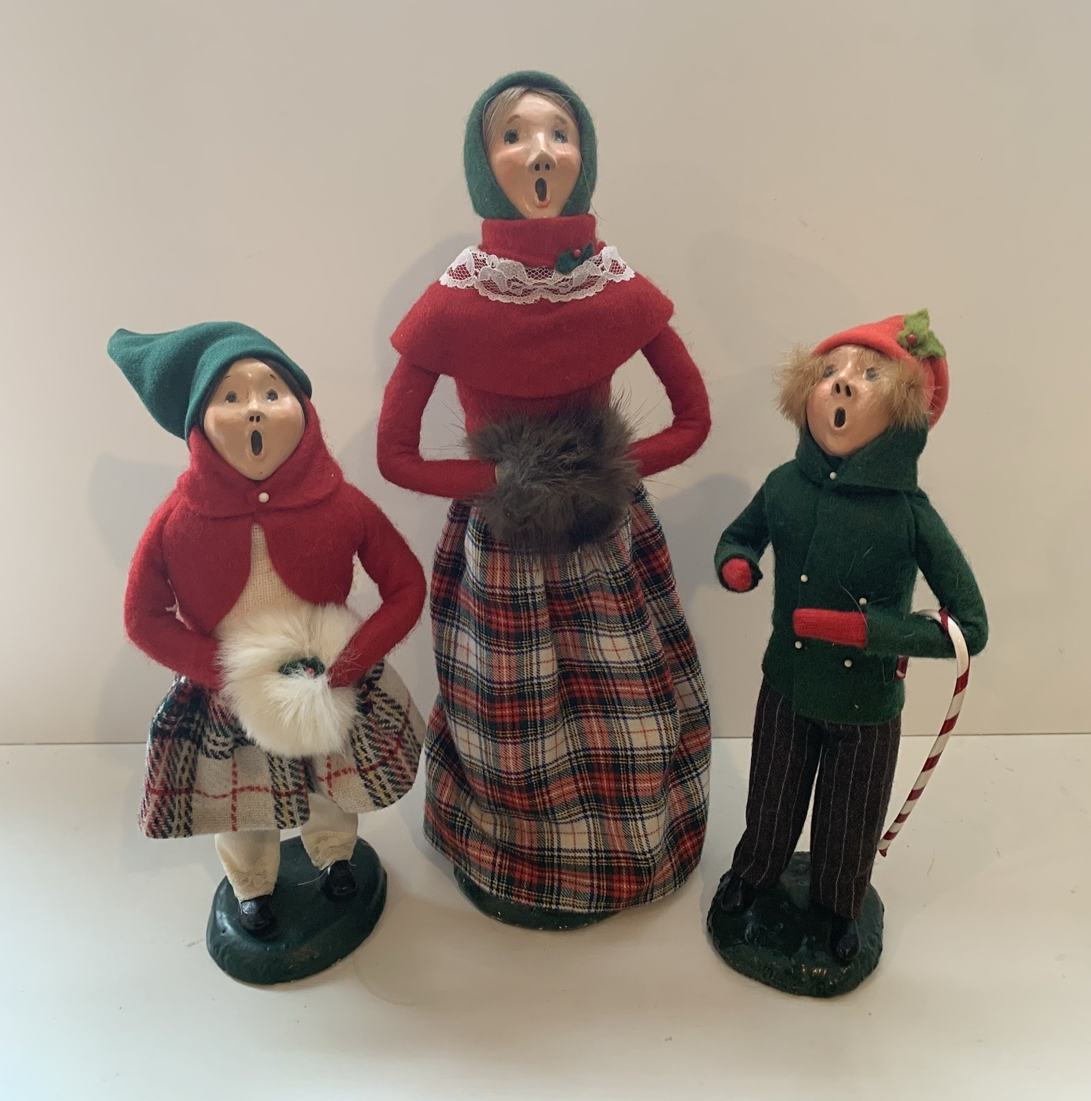 Byers\' Choice Christmas Caroler Family of 3 1980’s