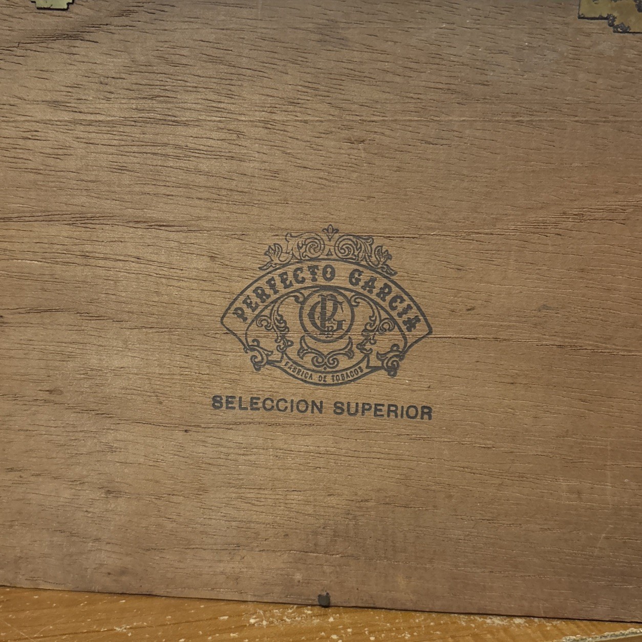 Vintage Perfecto Garcia Seleccion Superior Cigar Box 
