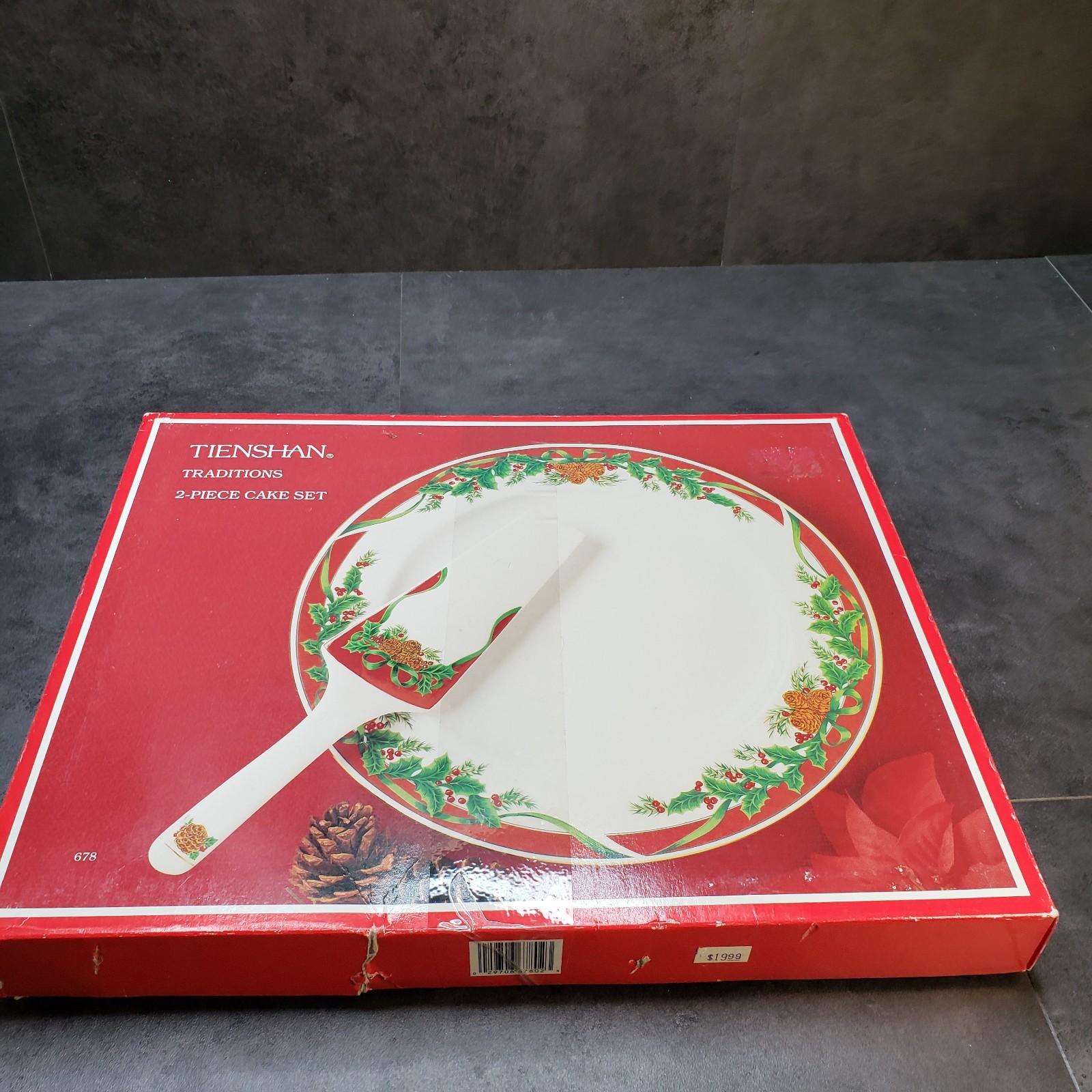 Tienshan Fine China 2 Piece Cake Set Holiday Christmas Themed Tienshan Fine China 2 Piece Cake Set Holiday Christmas Themed