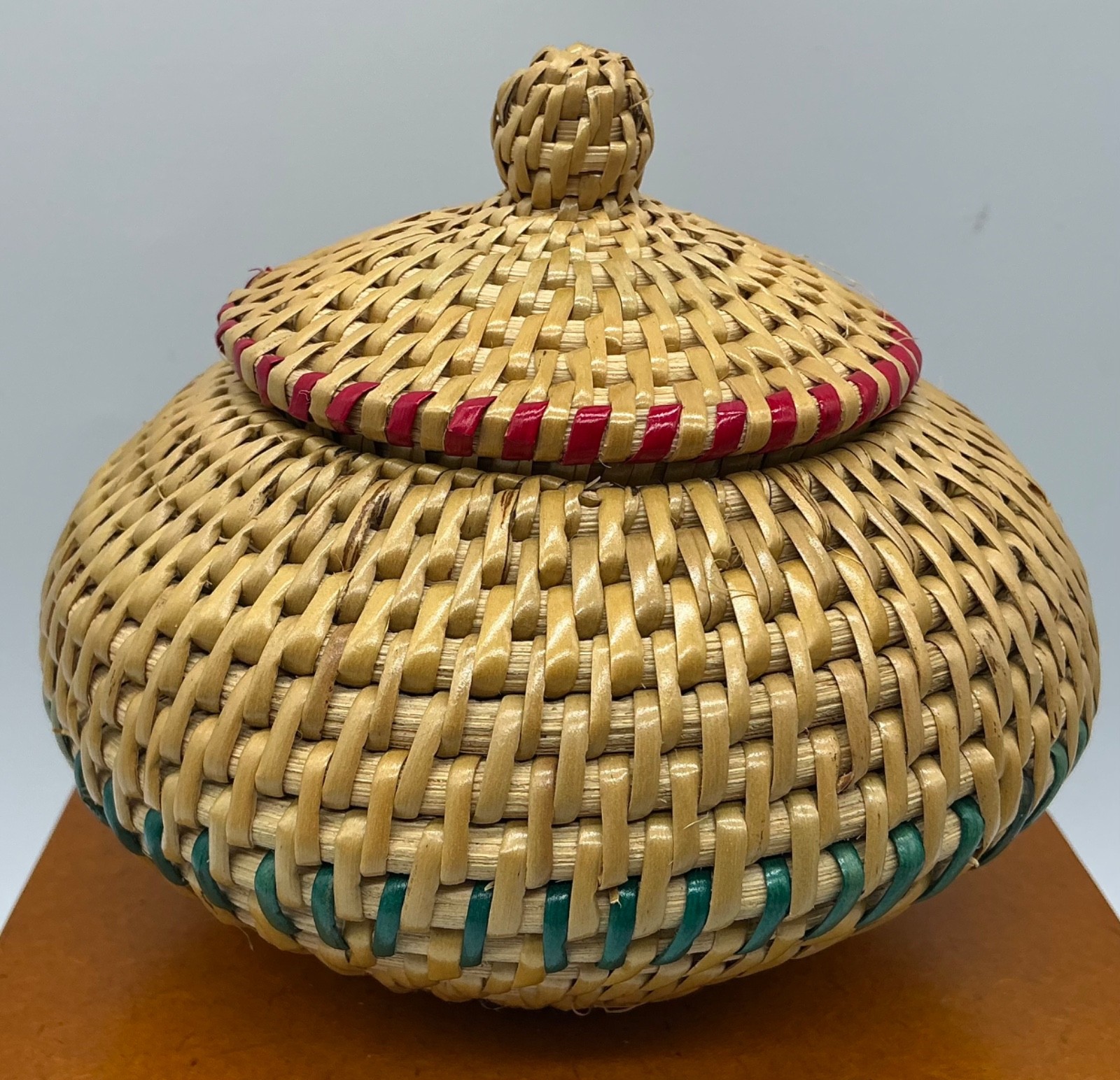 VTG Coushatta woven neutral pine needles basket & lid  4.5” dia X 4” H 2” deep