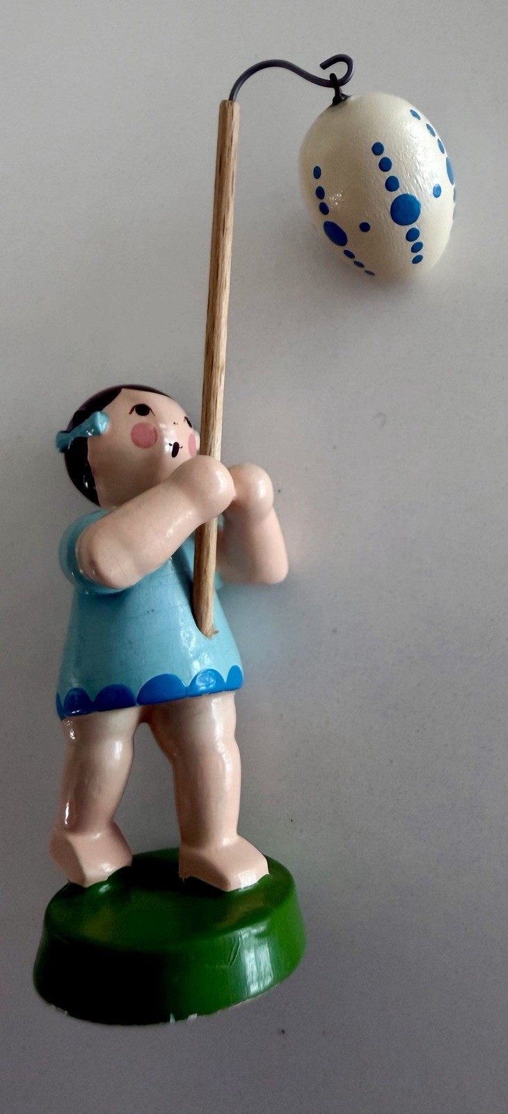 Vintage ERZGEBIRGE GERMANY girl w/Egg Lantern MINT & RARE Vintage ERZGEBIRGE GERMANY girl w/Egg Lantern MINT & RARE