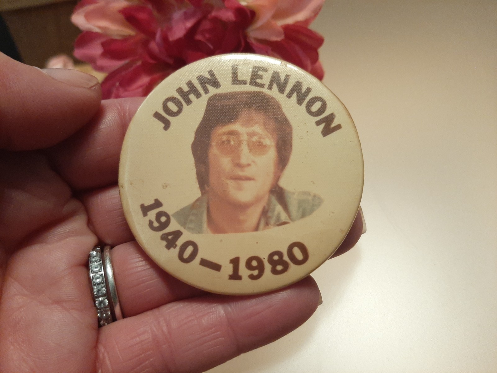 Vintage 1980 JOHN LENNON Memorial Pinback  Tribute 1940-1980 Button Beatles