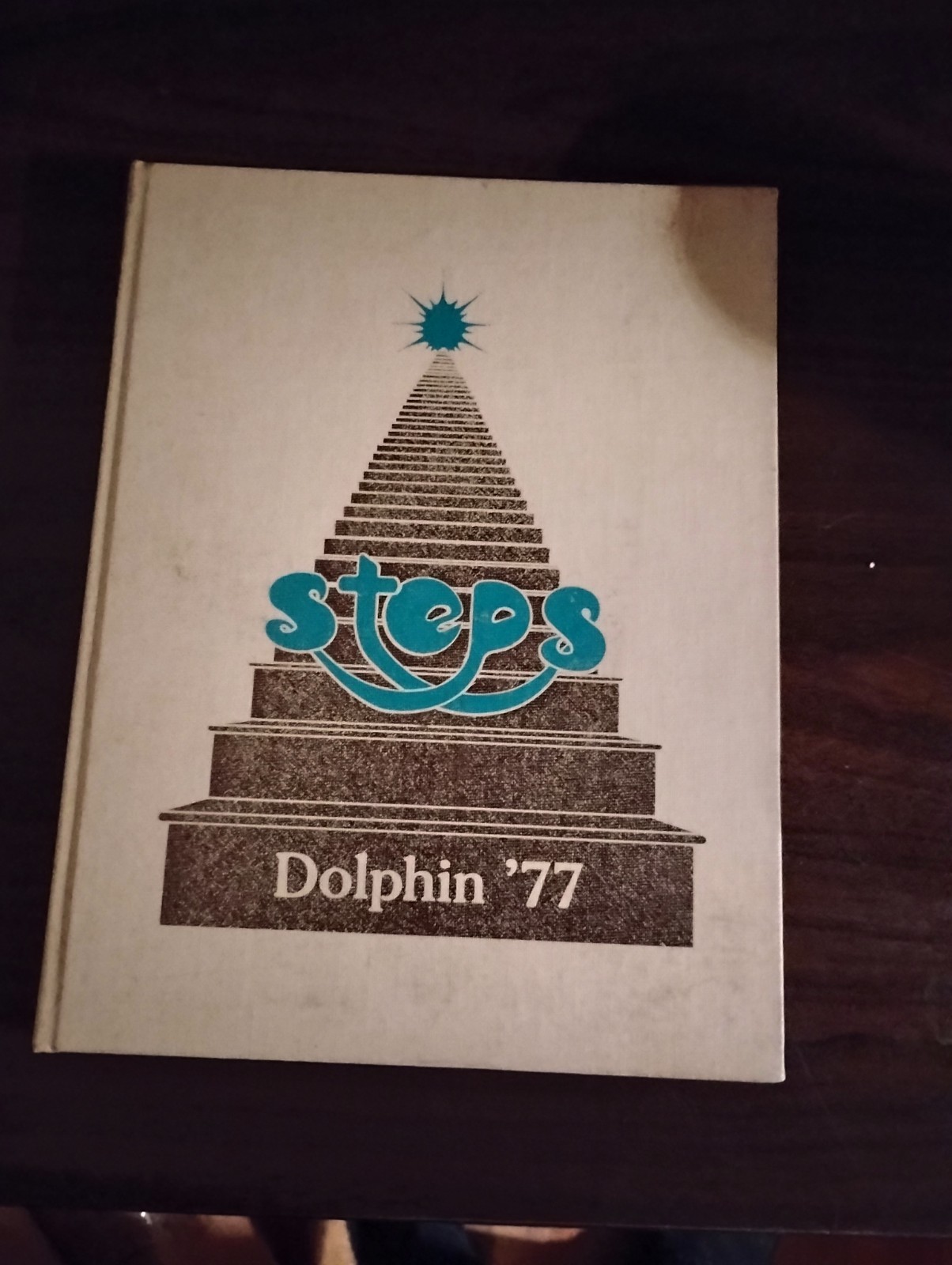 1977 Chadwick School Yearbook, Dolphin Vol 38, Palos Verdes Peninsula CA