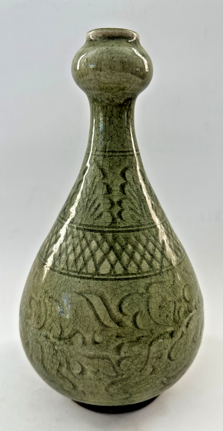 Vintage Chinese Style Celadon Bottle Vase Crackle Glaze Relief Decor 10.5\
