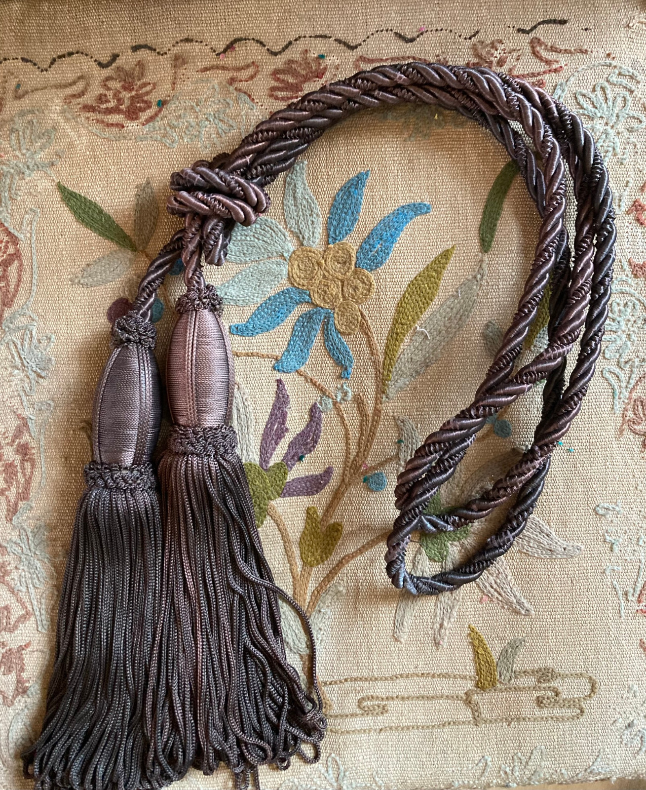 Elegant Dark Brown Twisted Rope Curtain Tie-Back with Double Tassels - Luxurious
