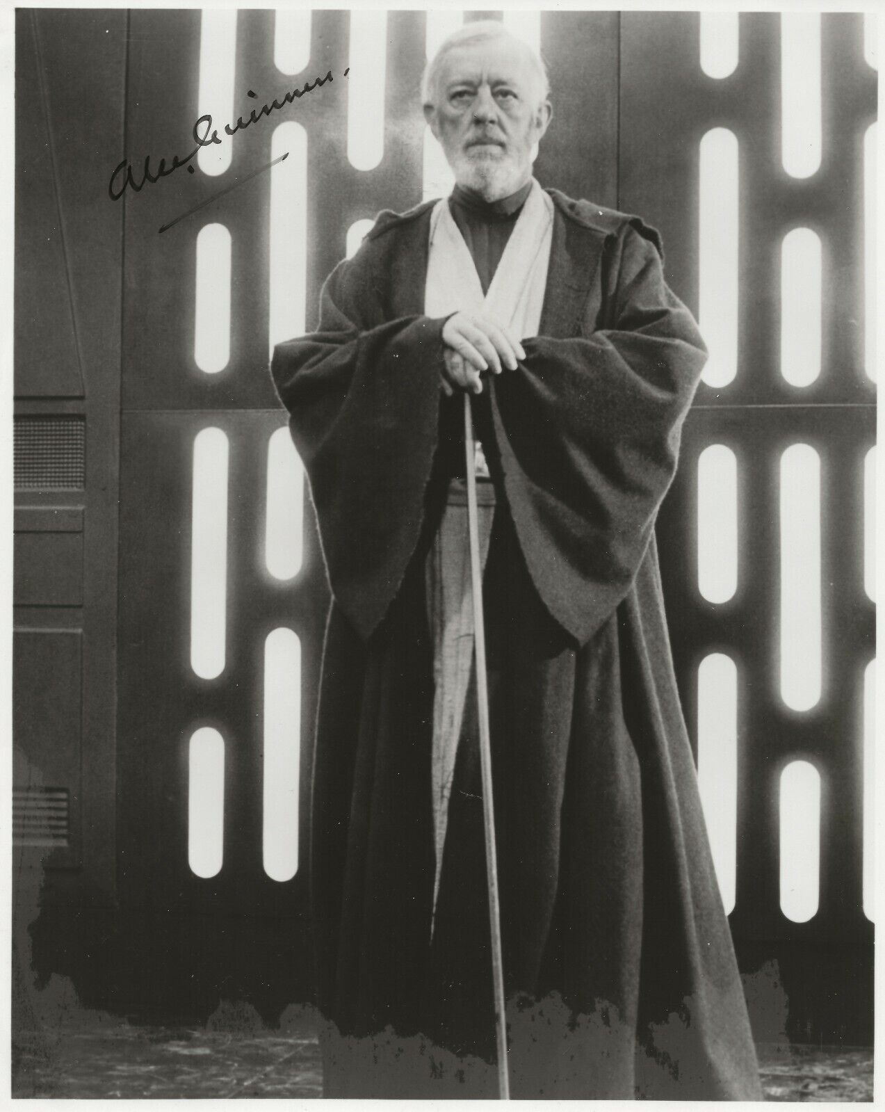 Alec Guinness SIGNED 8x10 B&W Photo - Obi Wan Kenobi - Star Wars - MUST SEE