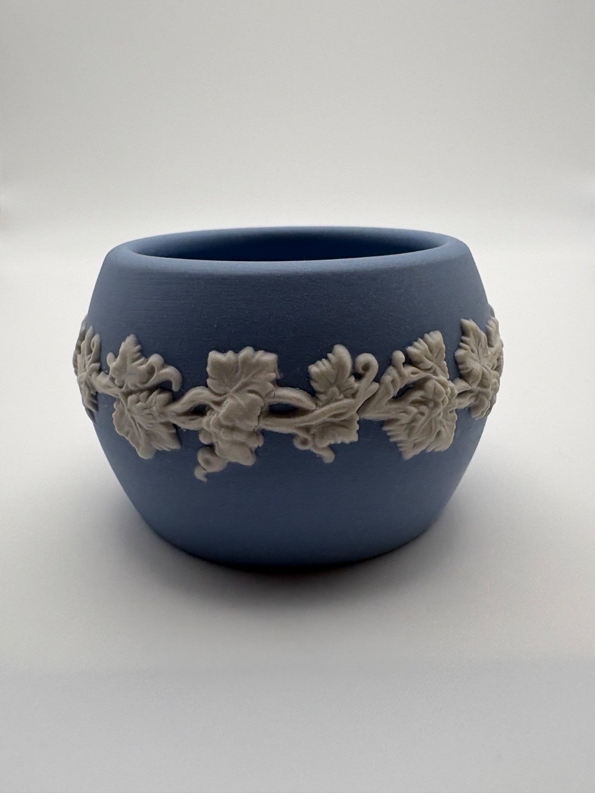 VTG Wedgewood Jasperware Cream-on-Blue Small Round Open Trinket Bowl