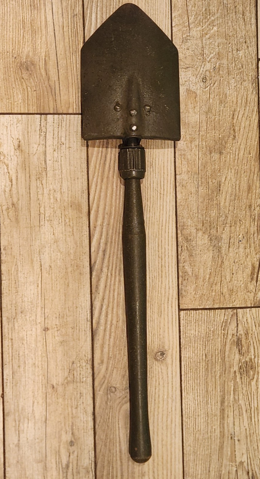 WWII US M1943 Folding Shovel Entrenching Tool – 1945 WOOD Co. Stamped