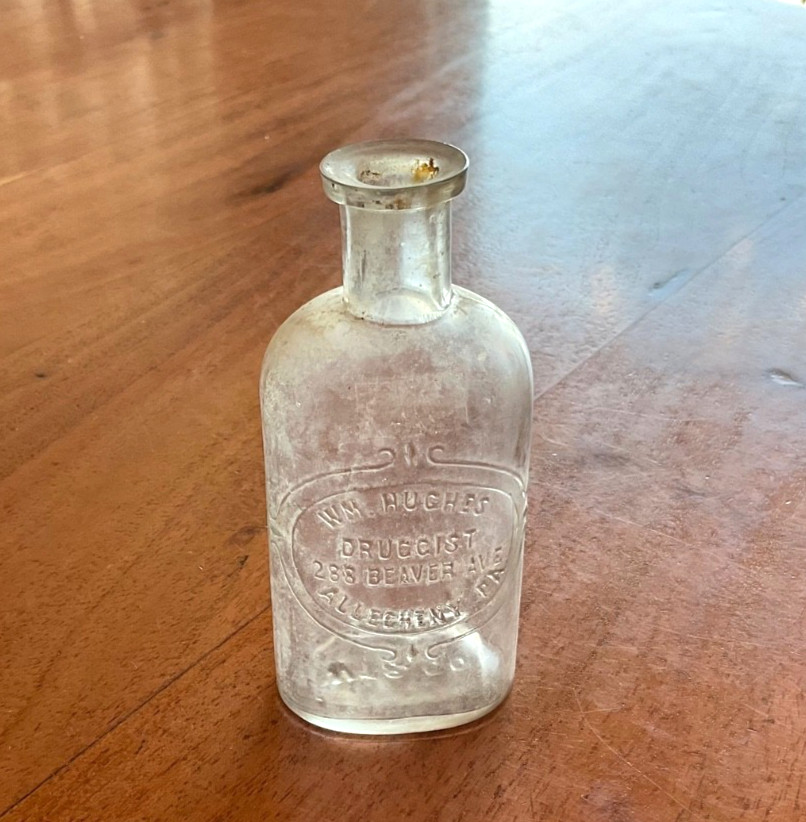 Antique Wm. Hughes Druggist Beaver Ave Allegheny Pennsylvania Clear Bottle 