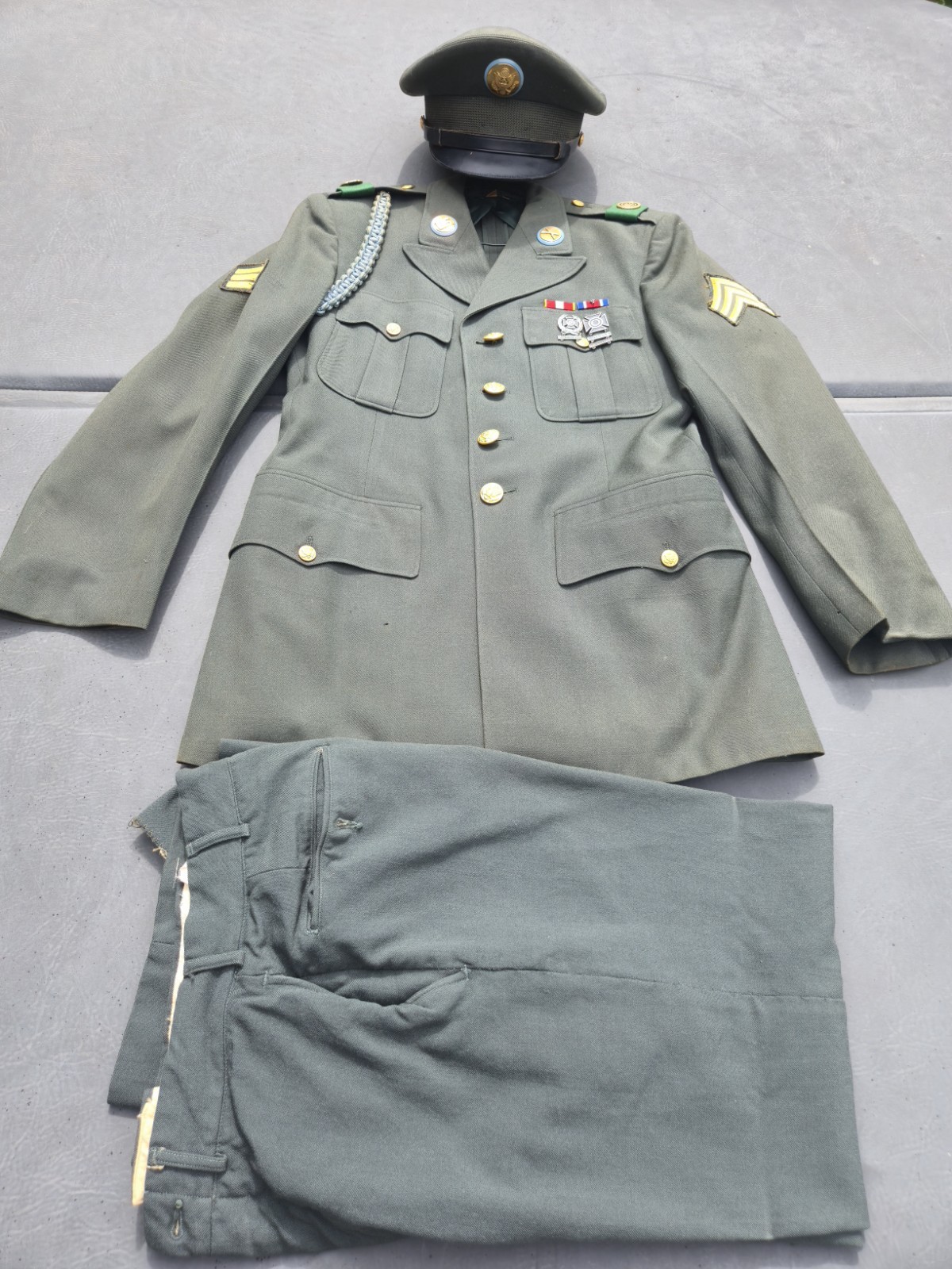  Vietnam US ARMY Green Complet Uniform Dress Jacket, Pants,& Hat. & Army Awards 