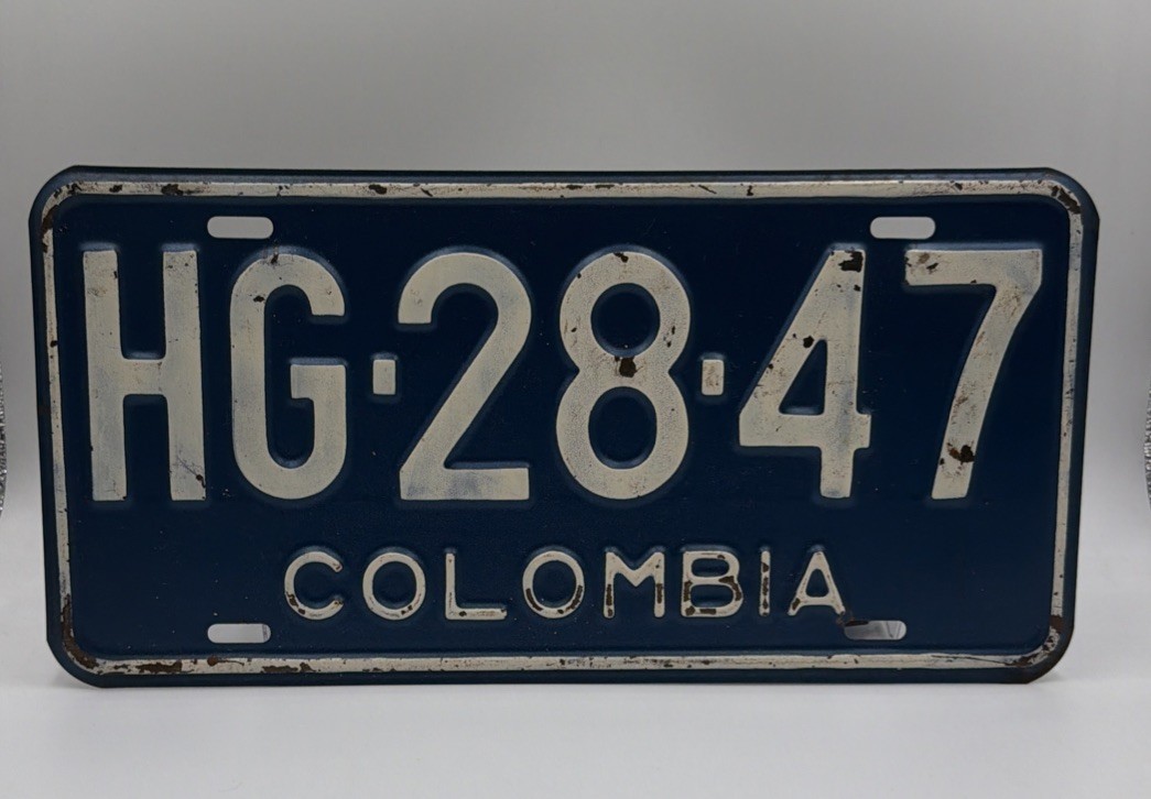 Vintage Colombia South America License Plate # HG-28-47