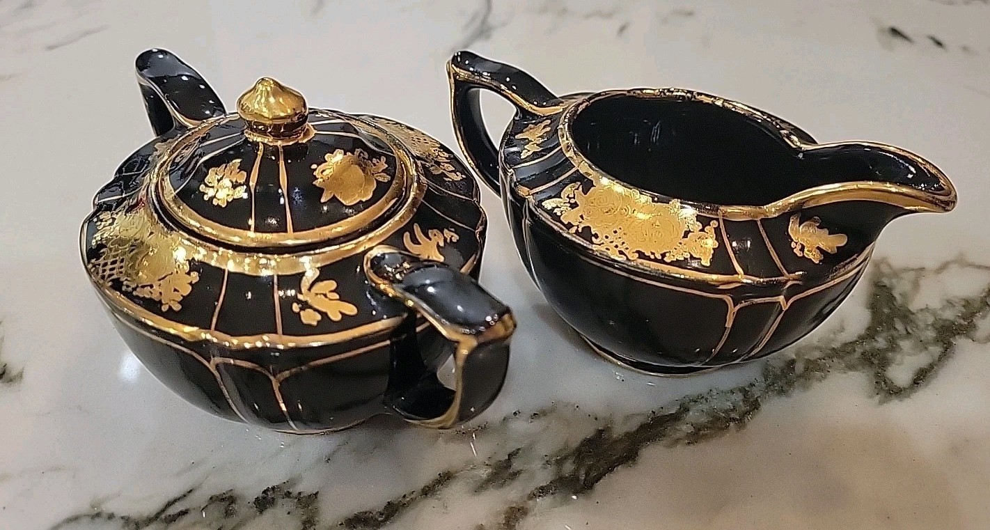 Rare Black&Gold Vintage Sadler 1992 Cream and Sugar Cube Gilded Creamer  Set.