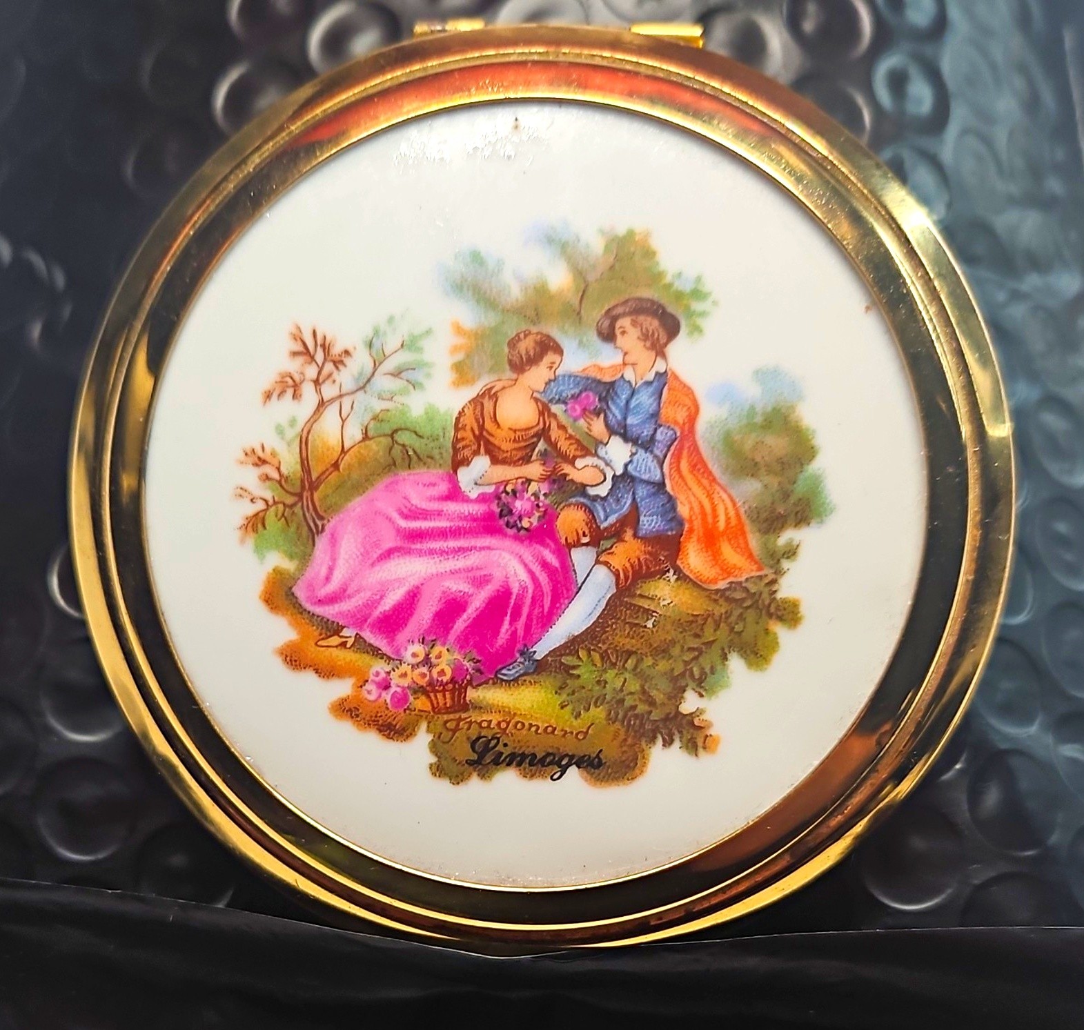 Fragonard Limoges Porcelain Romantic Couple Round Gold Tone Compact w/ Mirror