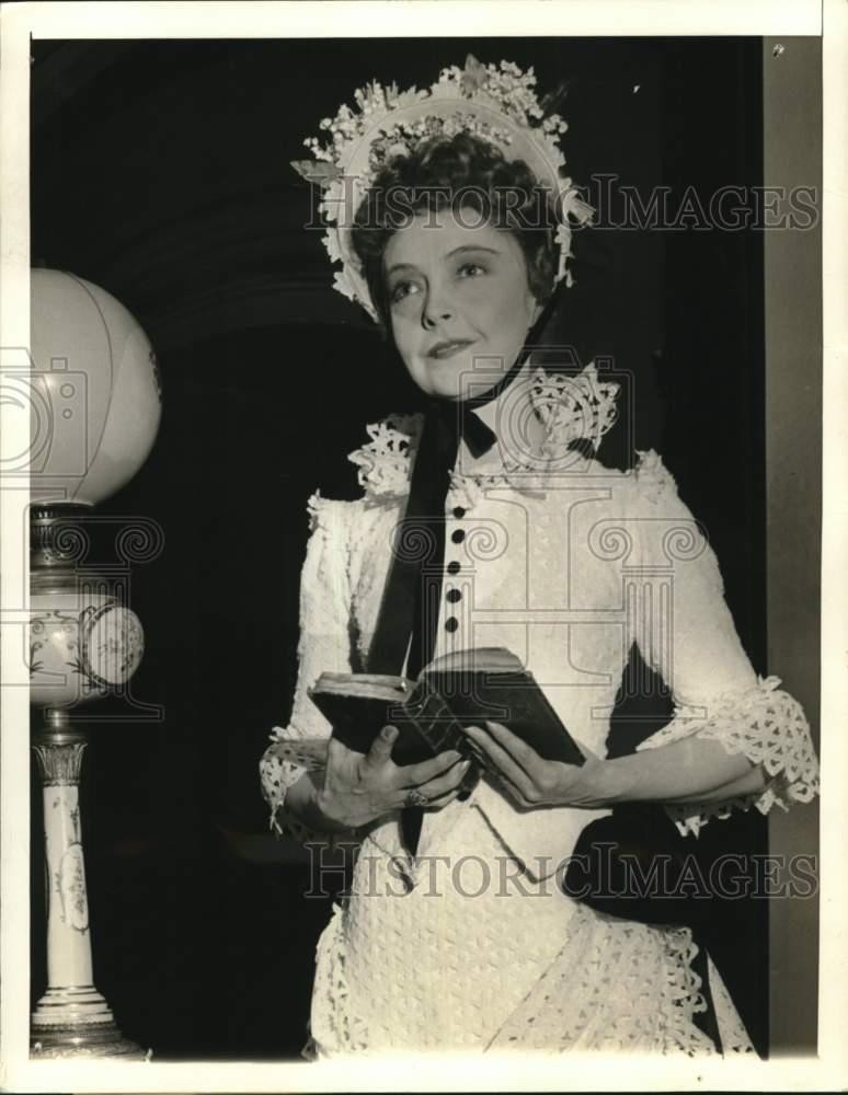1941 Press Photo Lillian Gish in Chicago Company play \ 1941 Press Photo Lillian Gish in Chicago Company play \