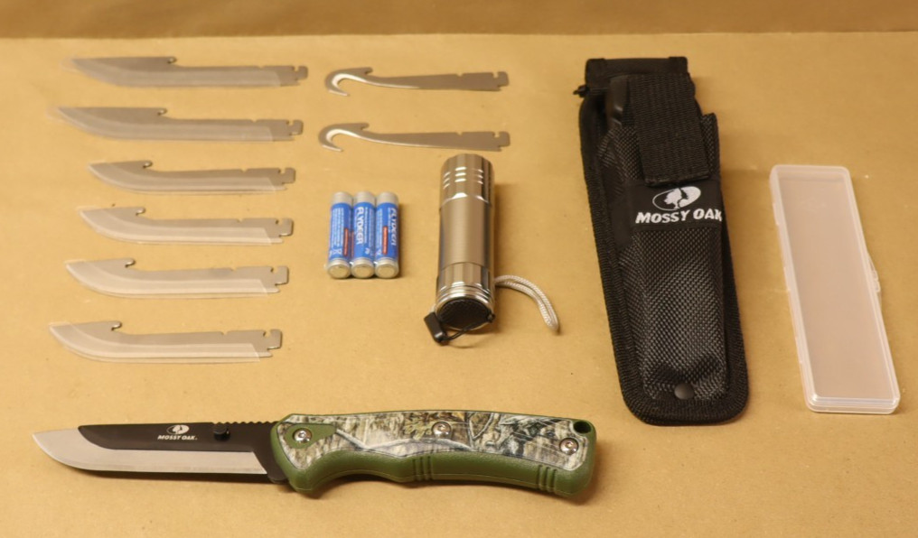 Mossy Oak Hunting Knife Combo Set Folding Knife 8 Replaceable Blades LED