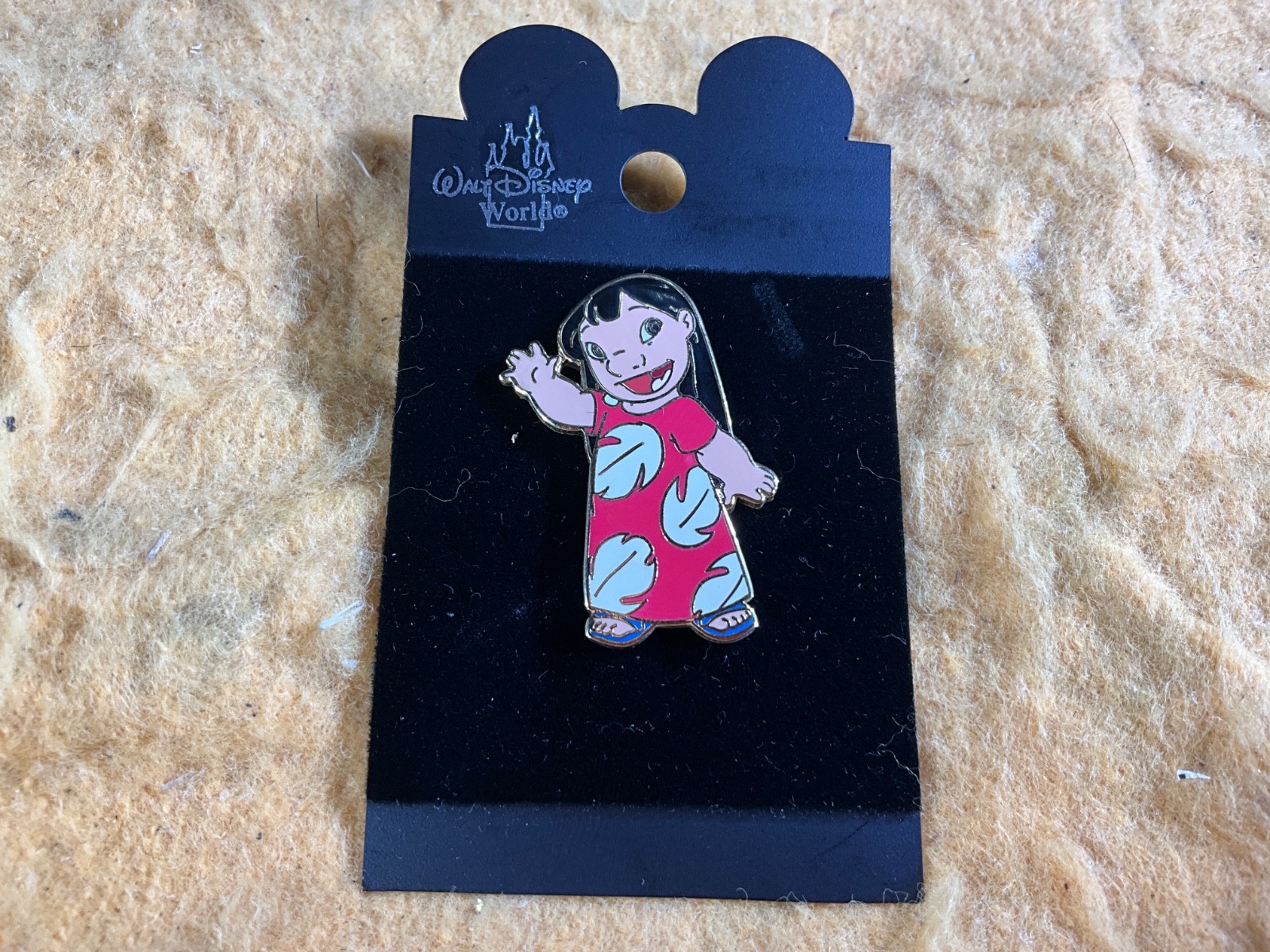 W12-63 DISNEY PIN - LILO IN A HAWAIIAN DRESS / FROM LILO & STITCH - 2002 - NEW W12-63 DISNEY PIN - LILO IN A HAWAIIAN DRESS / FROM LILO & STITCH - 2002 - NEW