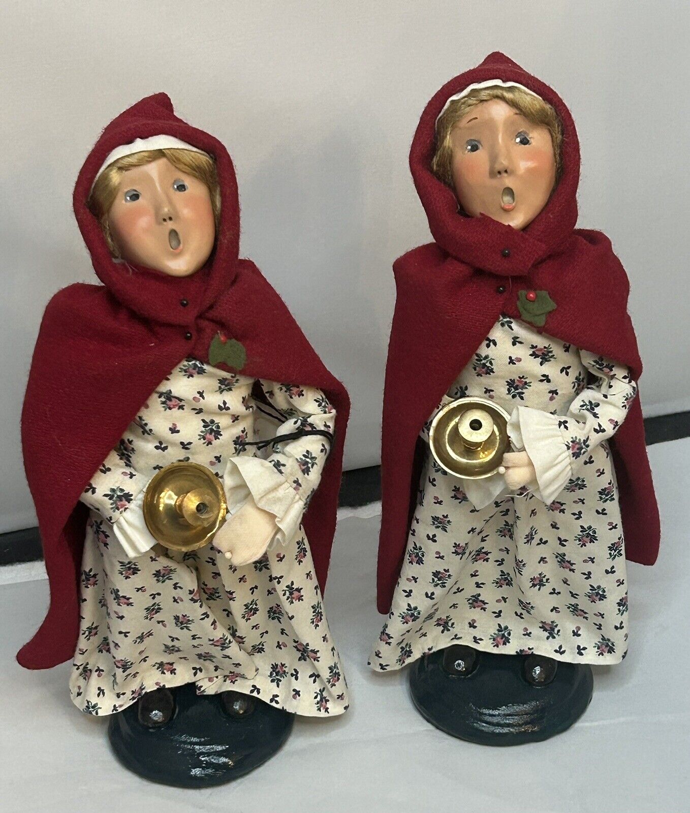 Two Vintage Byers Choice LTD Christmas Caroler Dolls Williamsburg VGC