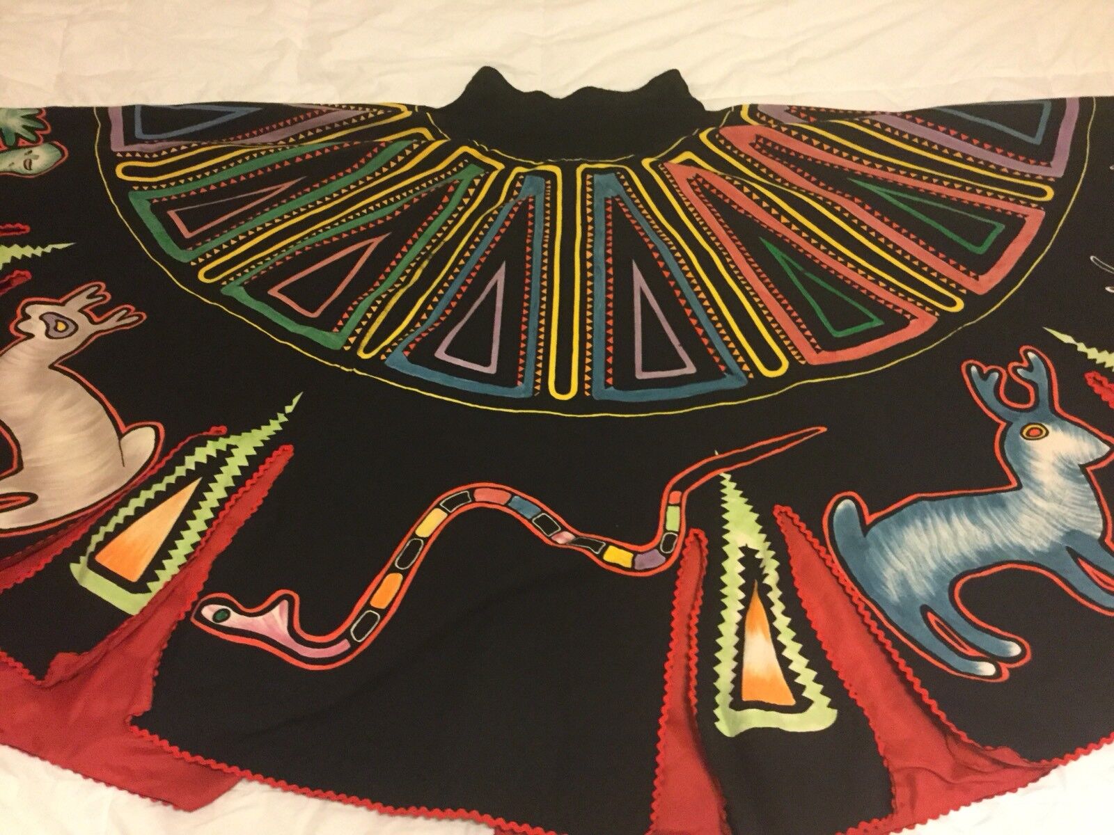 EUC VTG Handpainted 21' (7 Yard) L Traditional Folkloric Indonesian Dance Skirt