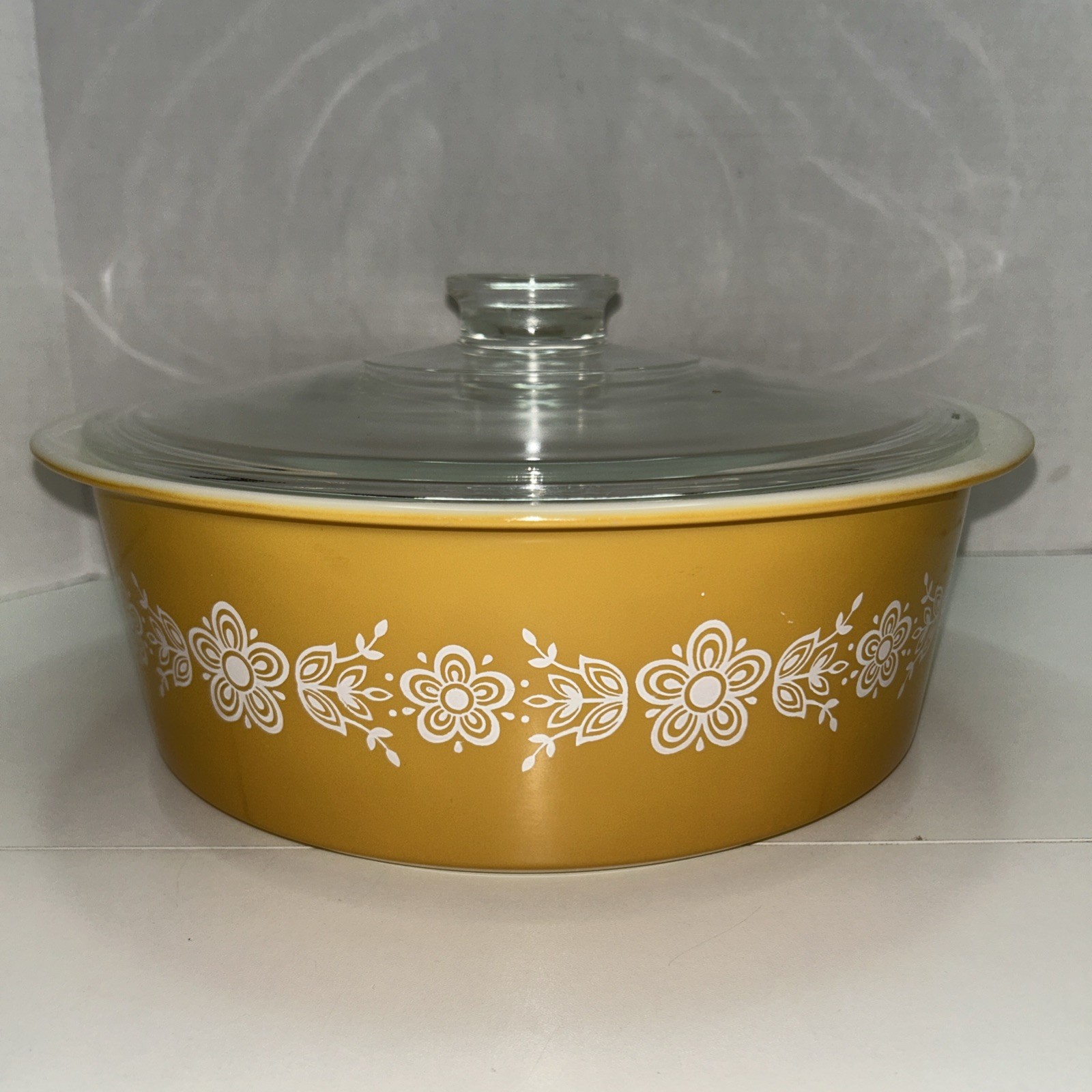 Vintage Pyrex 664 Big Bertha Yellow Gold Butterfly 4 Qt Casserole with Lid