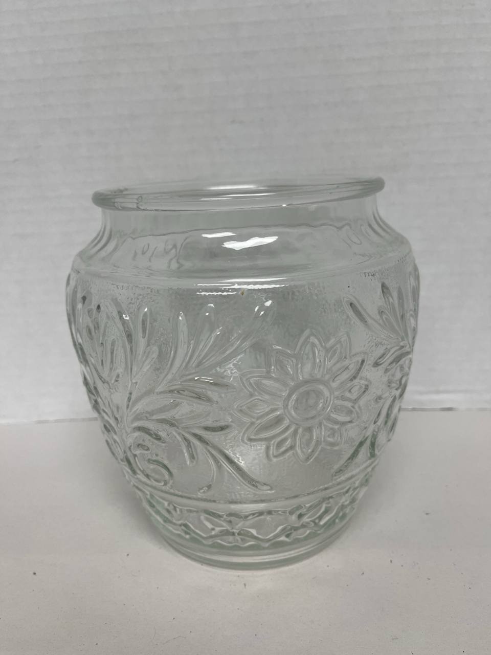 \\Anchor Hocking Clear Pressed Glass Vase Embossed Floral Daisy Scroll 7.25\