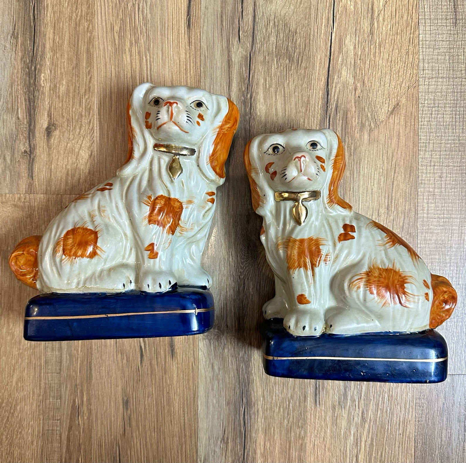 Pair Cavalier King Charles Spaniel Seated Ceramic Dog Figurines Staffordshire
