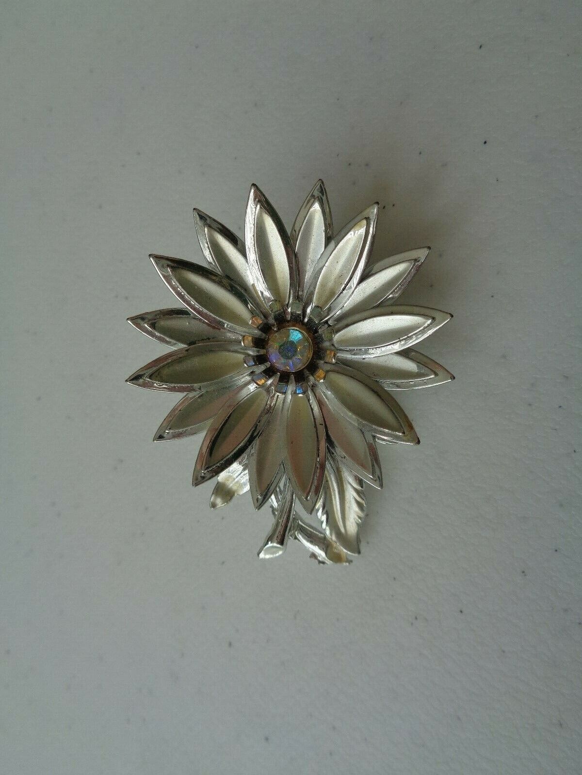 Gorgeous Large Silver Tone Flower Brooch Pin [ ]