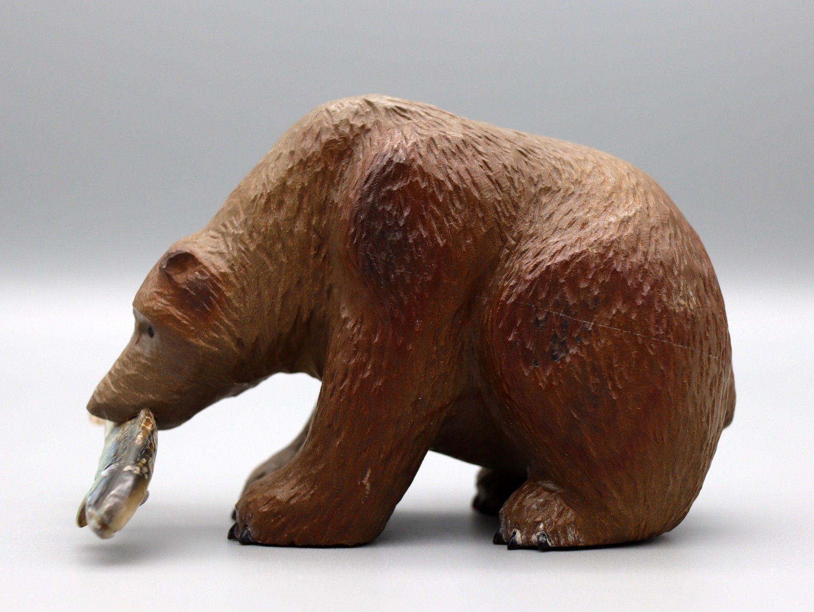 Fred Bowannie, Jr. Nutria Travertine Zuni Bear w/Large Abalone Shell Fish Fetish