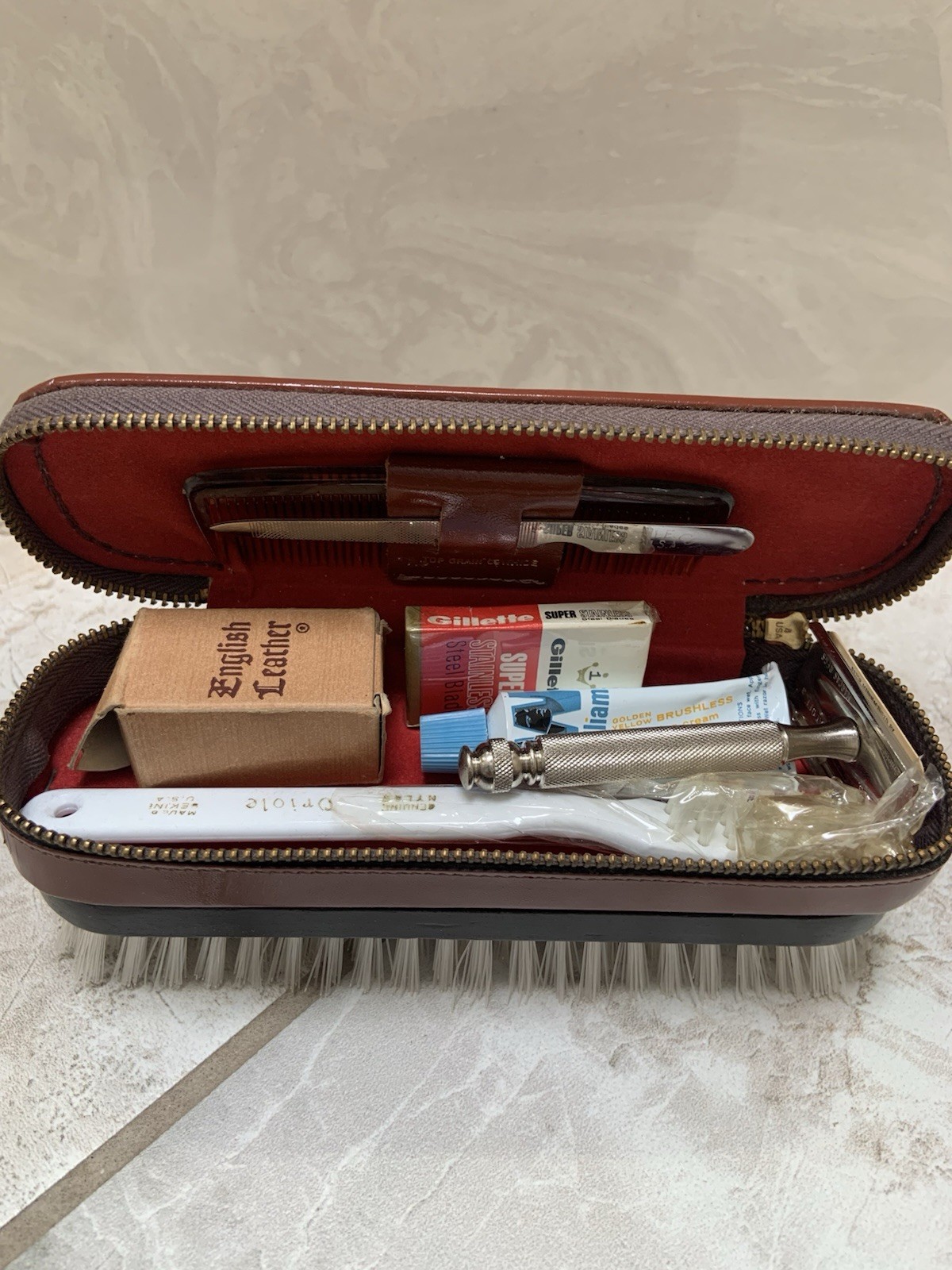 Vintage Men's Travel Shaving Grooming Kit Leather Case Gillette Razor and More