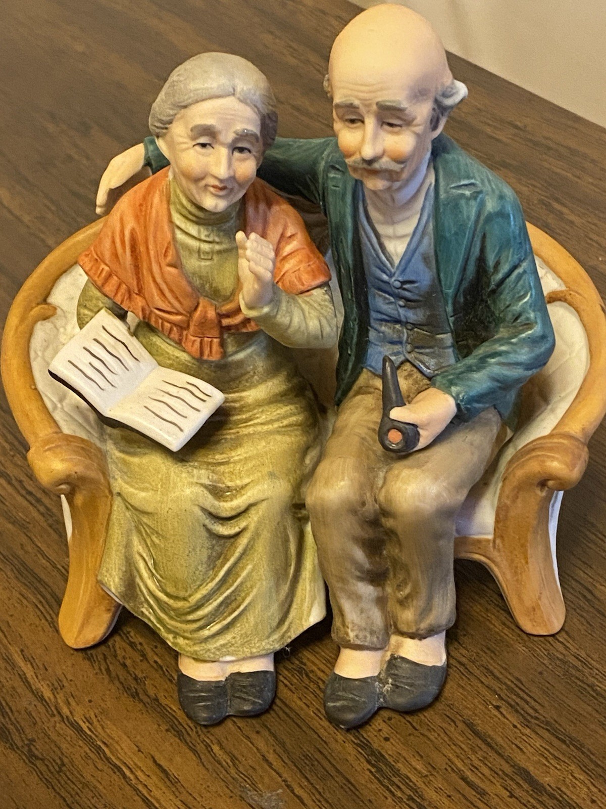 Vintage Capodimonte old COUPLE STATUETTES SITTING ON BENCH Together. SEE PHOTOS