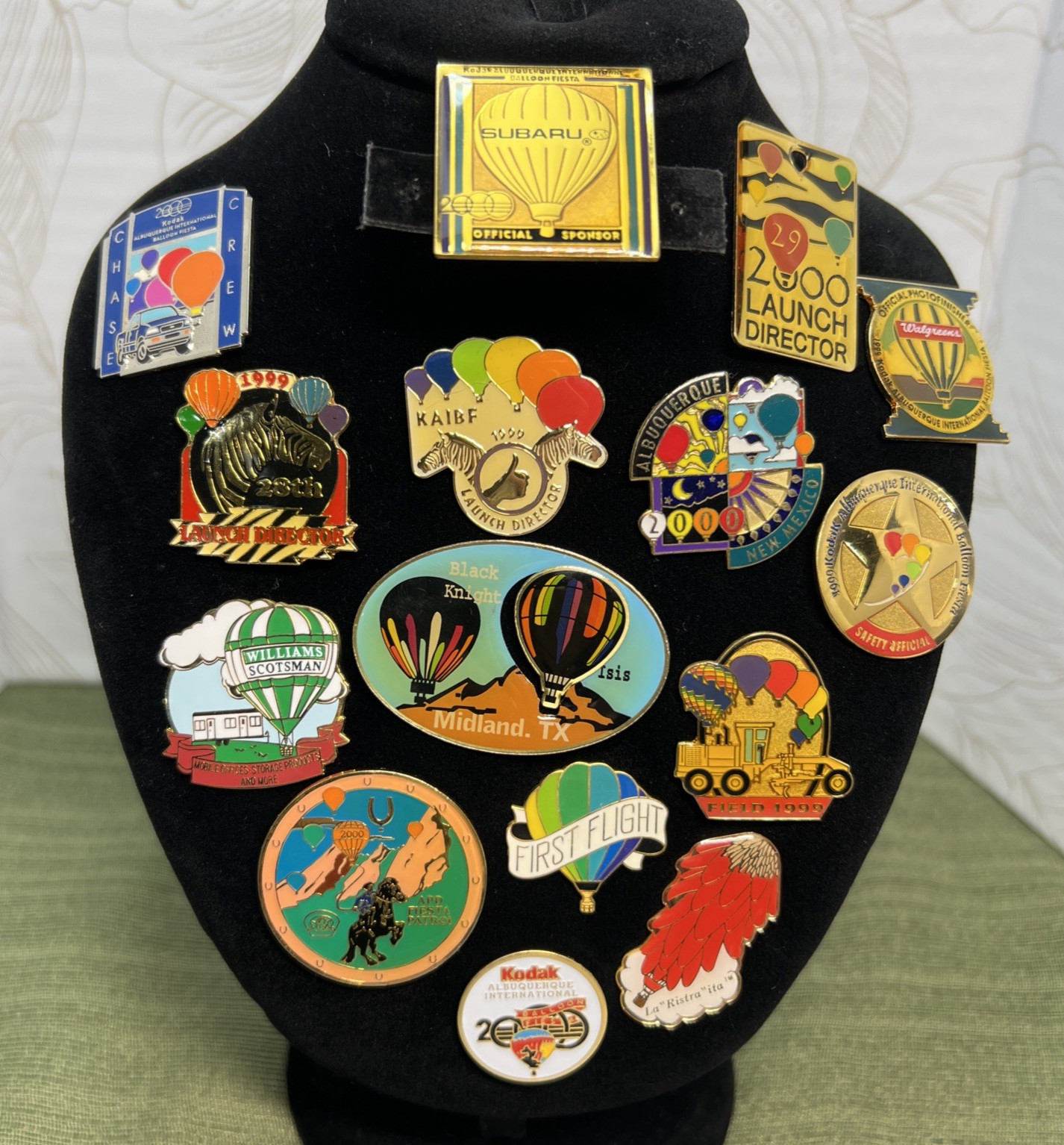 15 Vtg Hot Air Balloon Enamel Pins Various Sponsors Fiesta, Kodak, Subaru, KAIBF