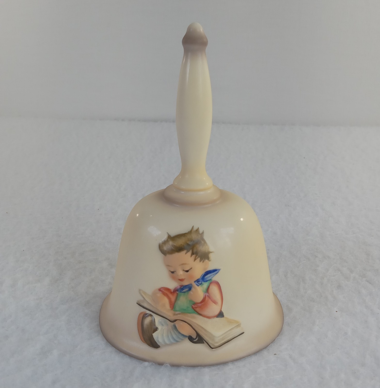 Hummel Goebel 1980 Third Edition Annual Bell Boy Reading W. Germany HUM 702