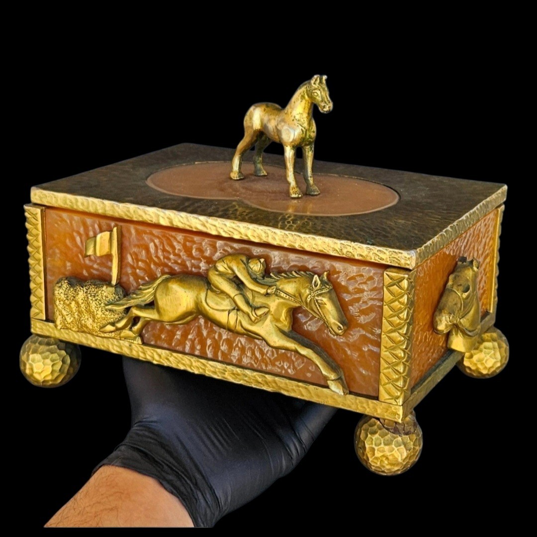 Antique 1920s Bakelite Butterscotch Marbled Catalin Horse Racing Trophy Box
