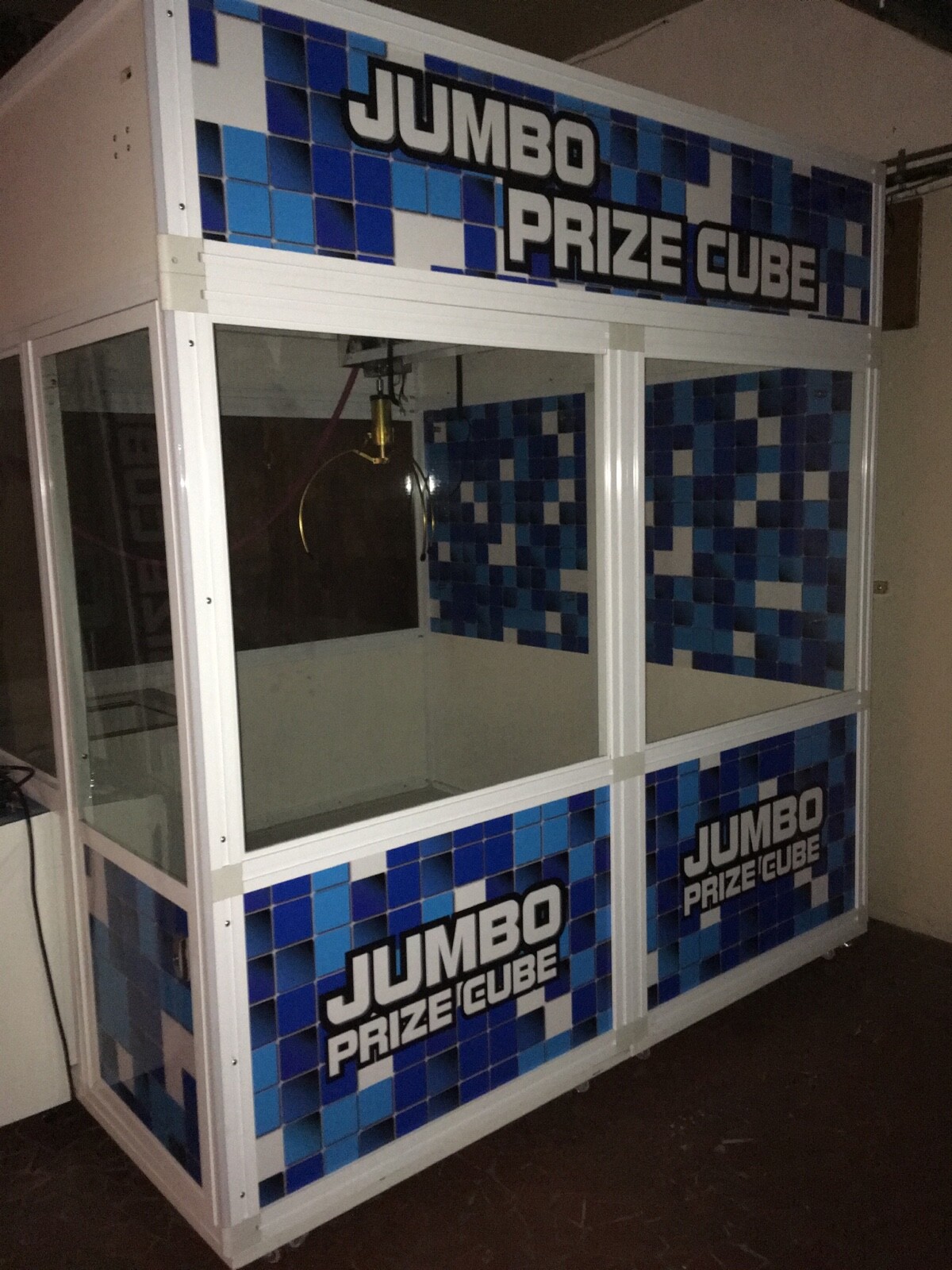 Jumbo prize cube claw machine arcade game