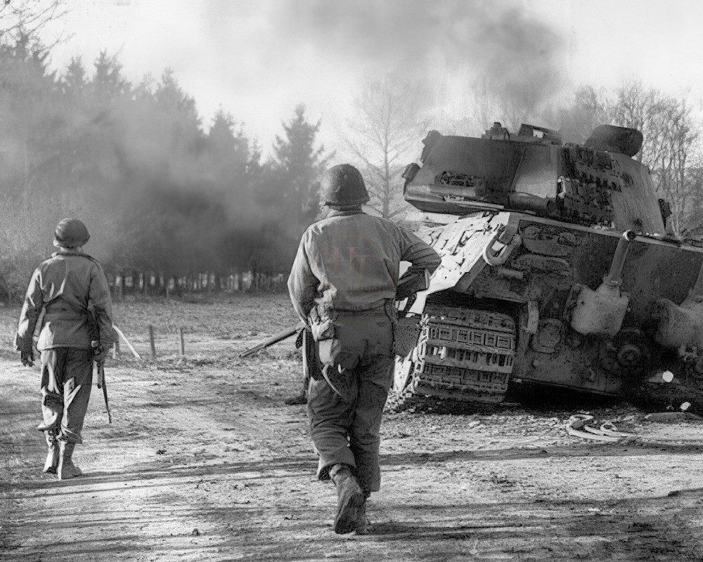 US Soldiers Examining a Knocked-Out King Tiger Tank WWII 8x10 Print HT4136935