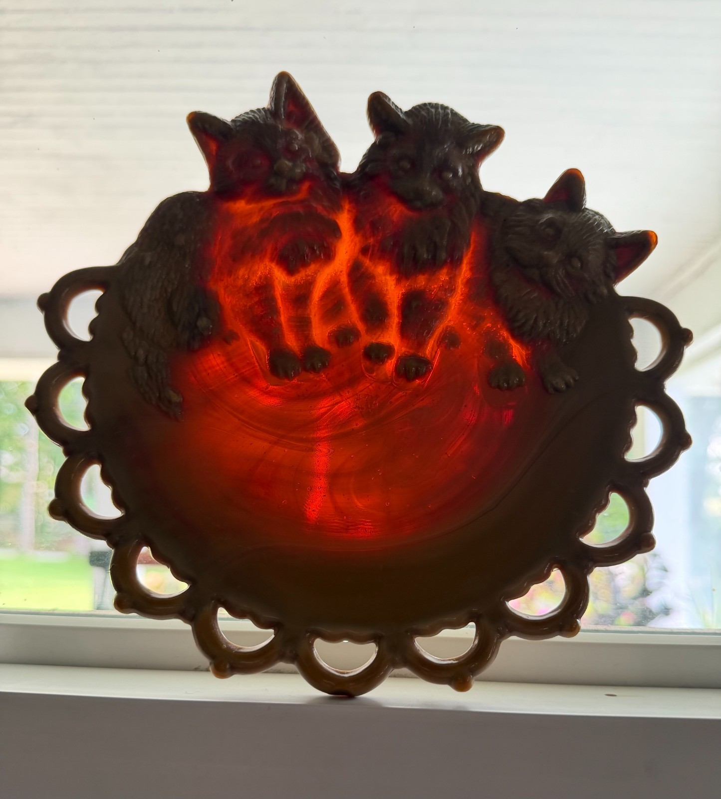 Vintage Westmoreland Caramel Glass Three Kittens  Open Edge Lace Plate