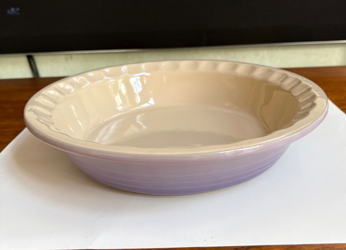 Le Creuset Stoneware Lilac Lavender Purple Ombre Baking Pie Dish Gently Used