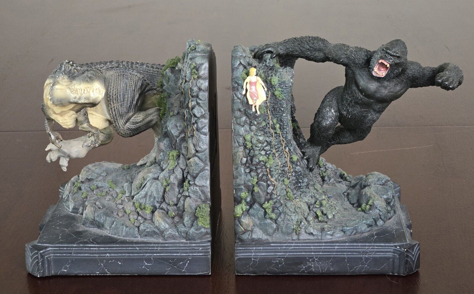 READ Weta King Kong & V-Rex Limited Ed. Bookends #1725/2500 8th Wonder of World