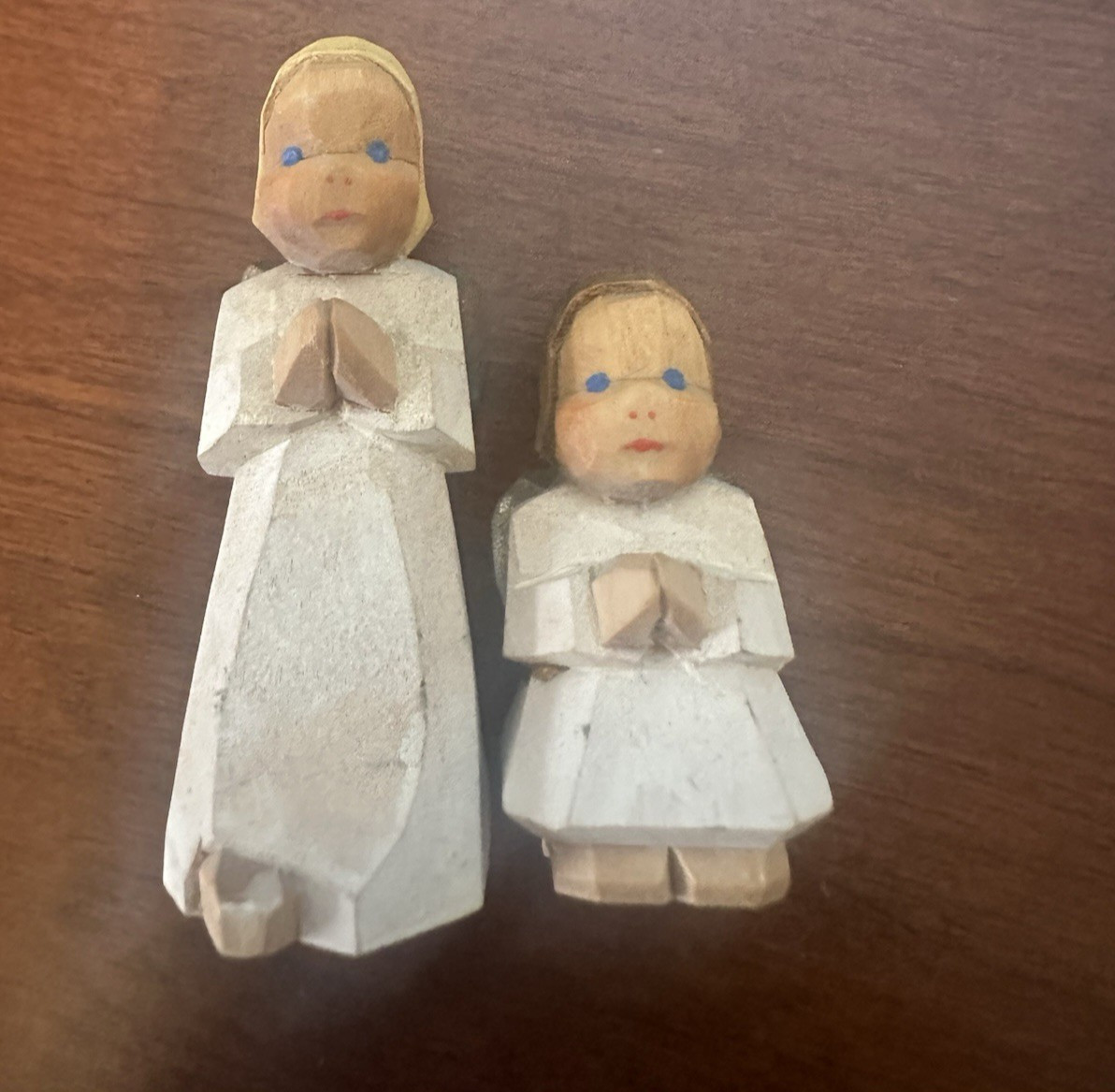 Lotte Sievers Hahn Hand Carved German Creche Nativity Angels Kneeling Standing Lotte Sievers Hahn Hand Carved German Creche Nativity Angels Kneeling Standing