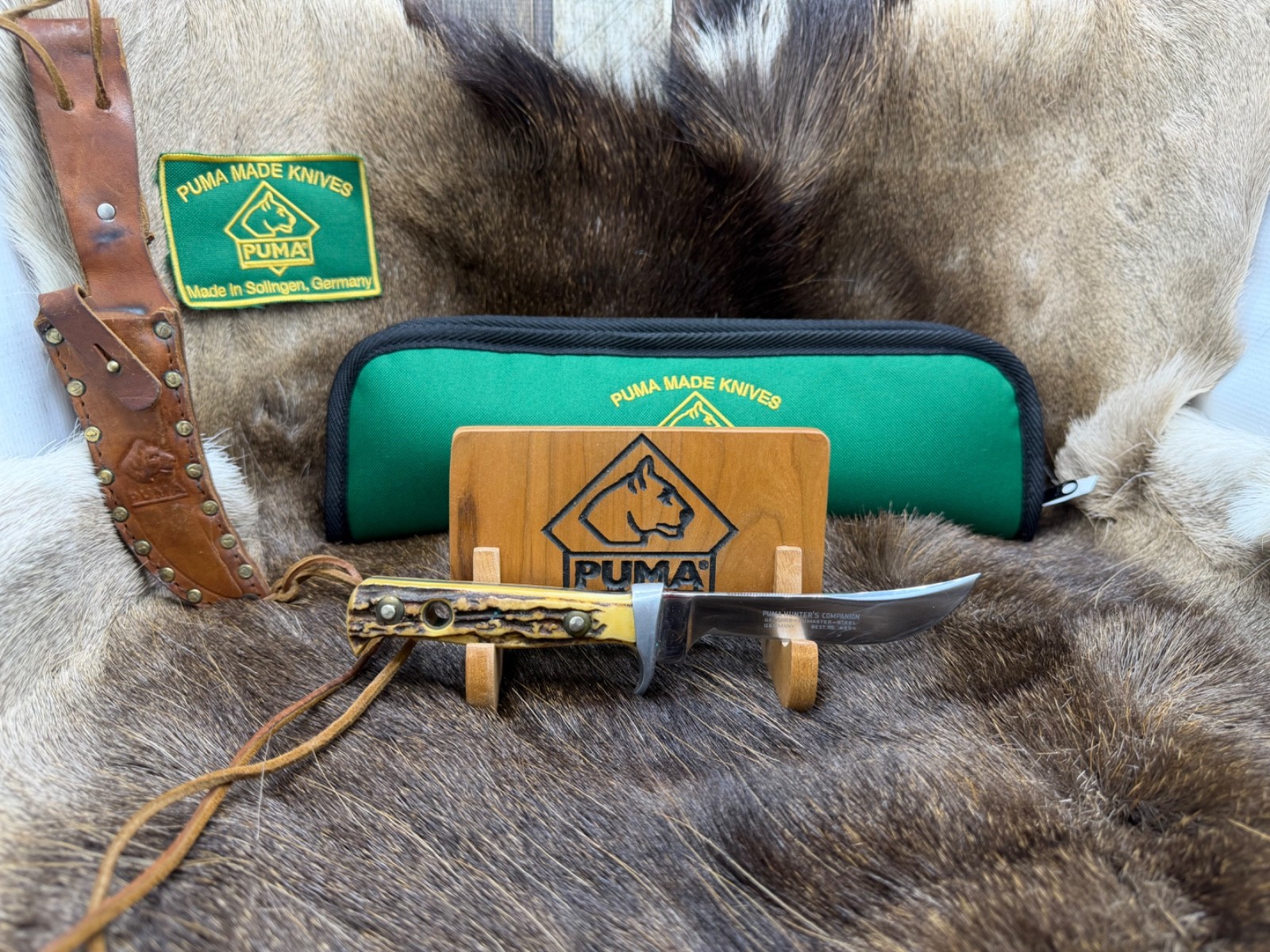 1972 Vintage Puma 6394 Hunter\'s Companion  Knife Stag Handles Mint Puma Pouch \