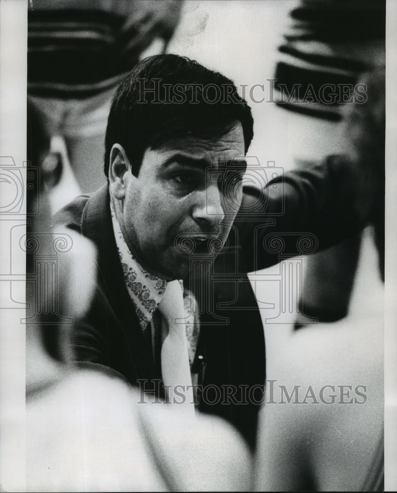 1972 Press Photo Antigo High School basketball coach John Nichols. - mjt11649 1972 Press Photo Antigo High School basketball coach John Nichols. - mjt11649